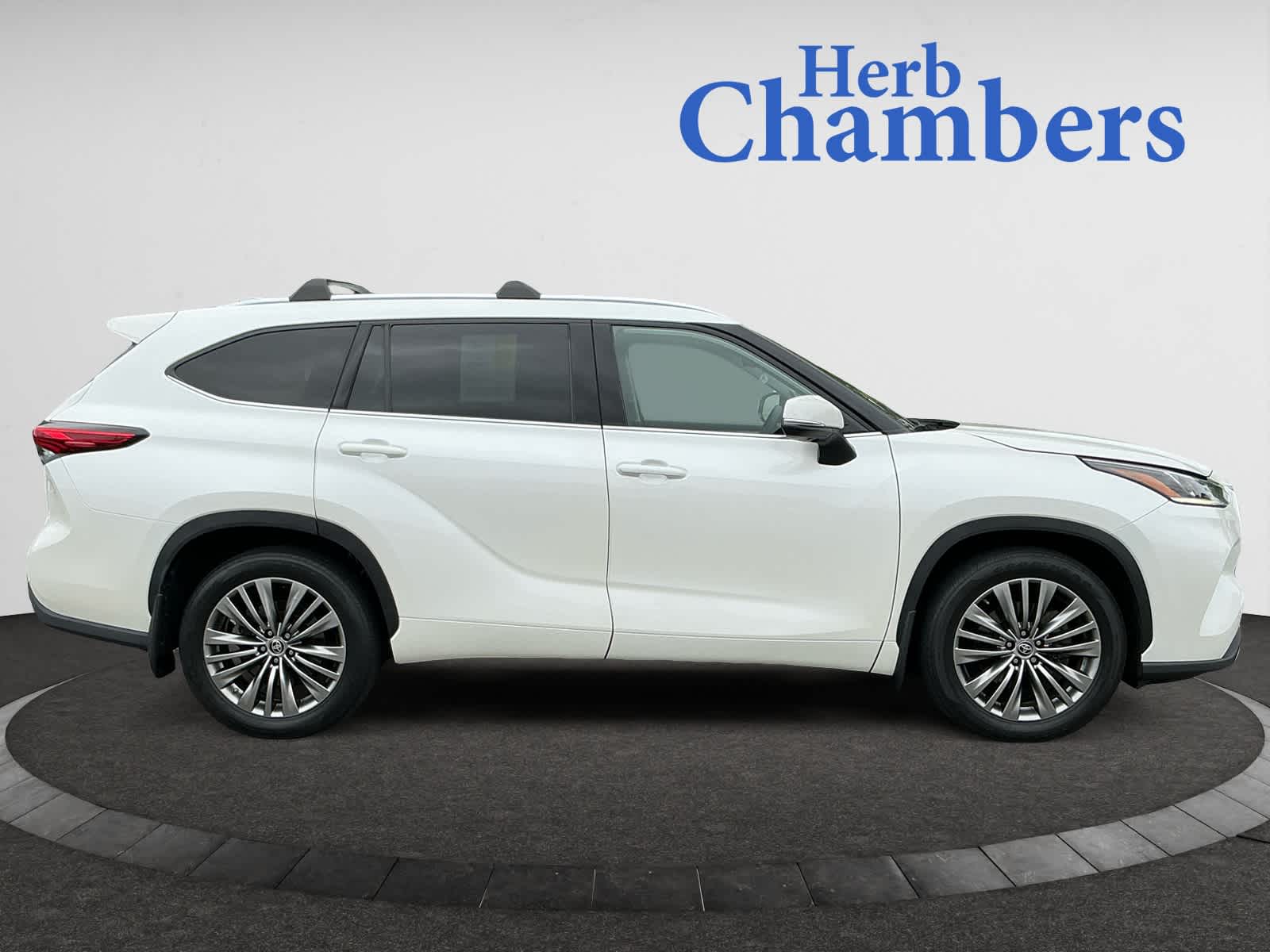 used 2021 Toyota Highlander car, priced at $39,998
