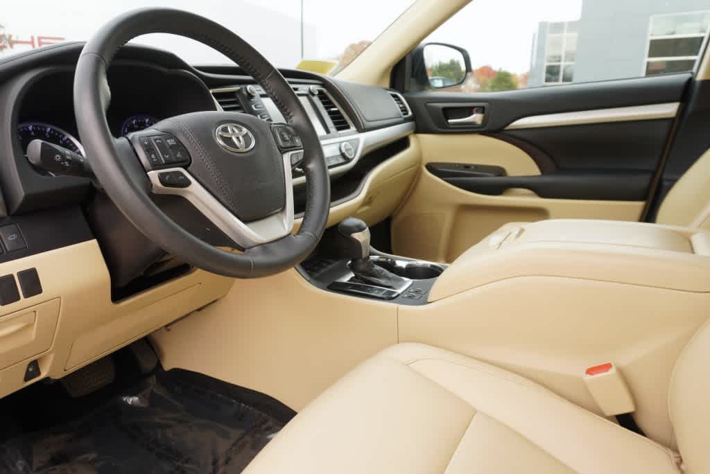 used 2019 Toyota Highlander car, priced at $25,998