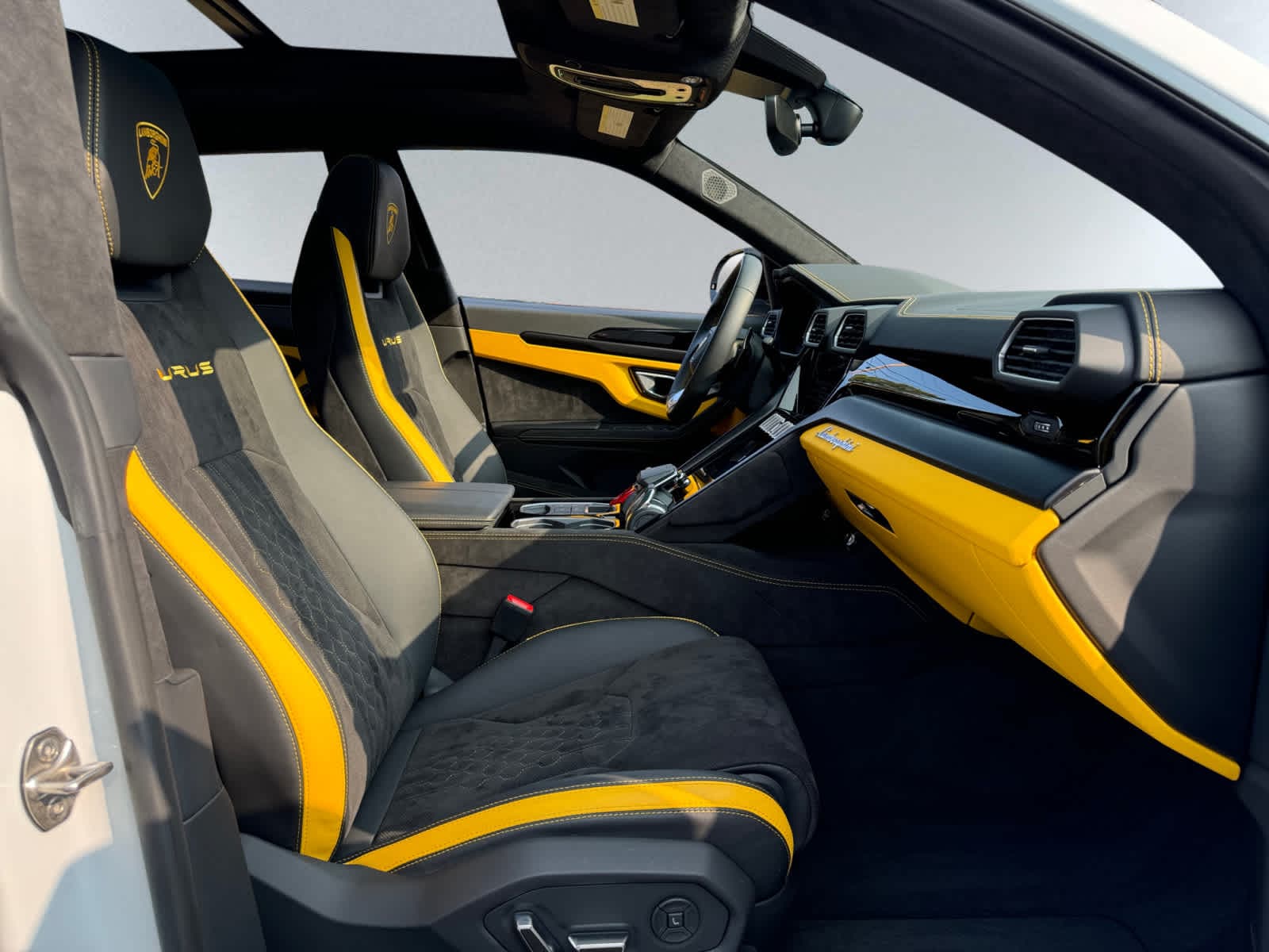 used 2023 Lamborghini Urus car, priced at $259,698