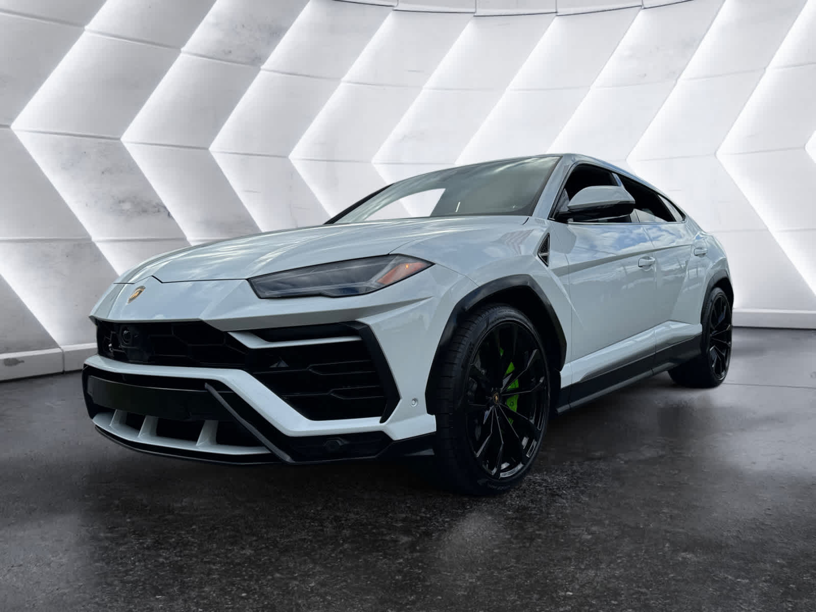 used 2022 Lamborghini Urus car, priced at $234,898