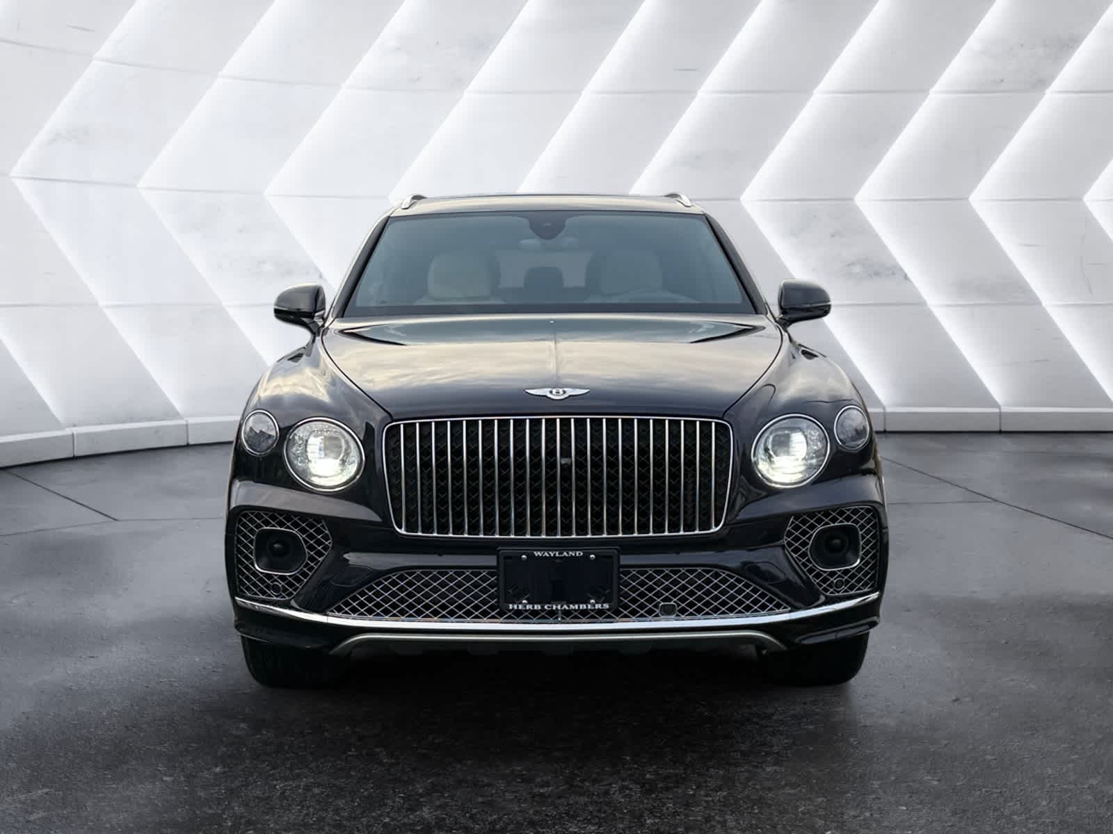 used 2023 Bentley Bentayga EWB car