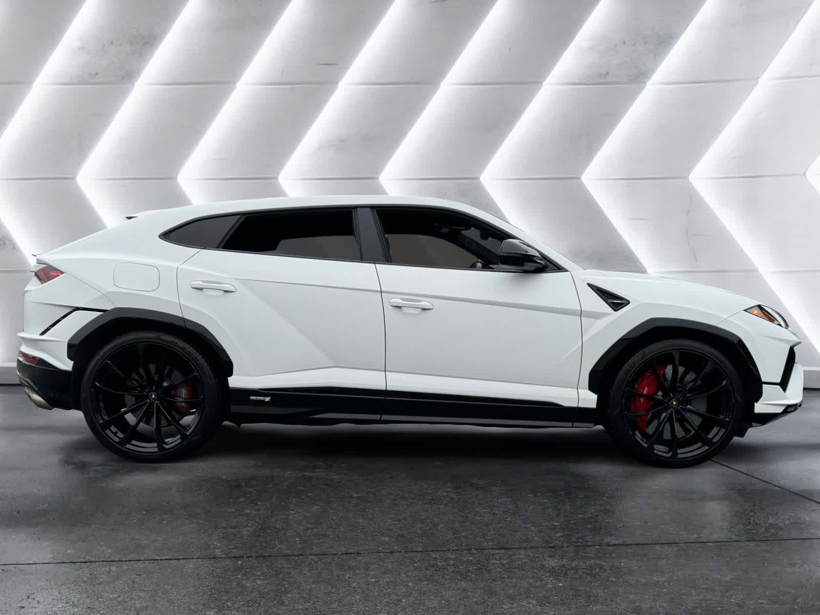 used 2023 Lamborghini Urus car, priced at $253,298