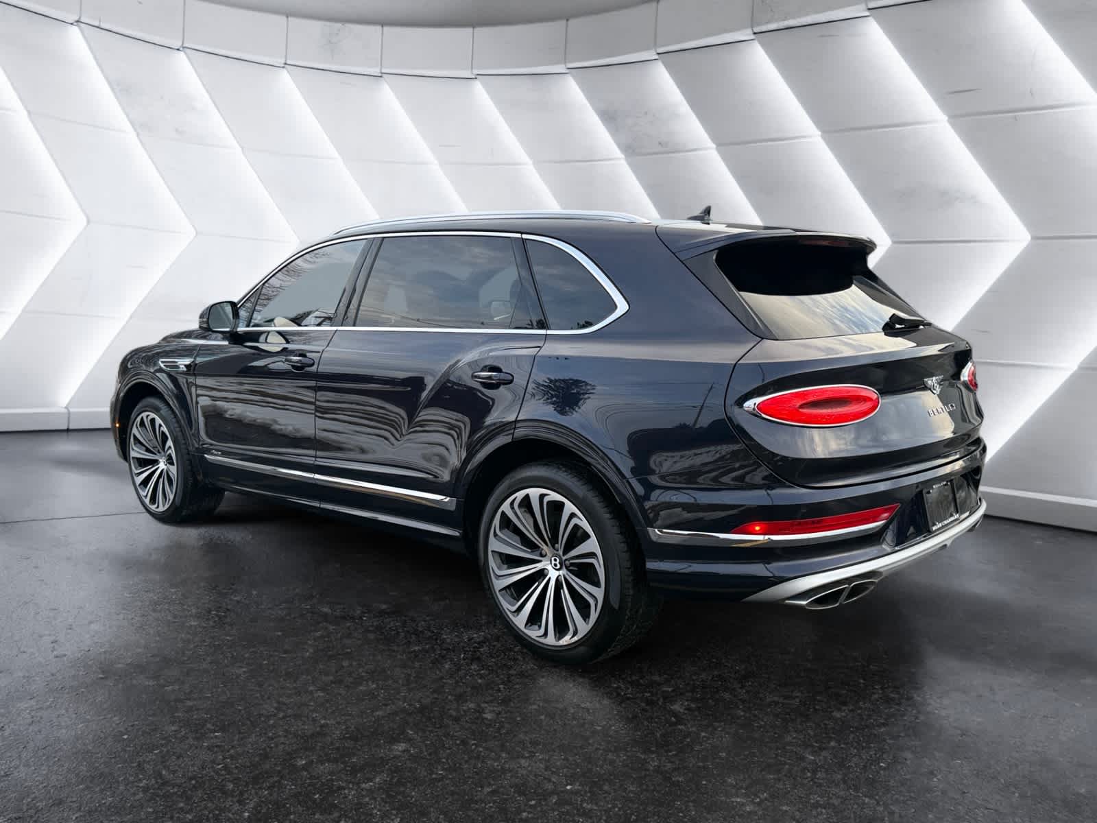 used 2023 Bentley Bentayga EWB car