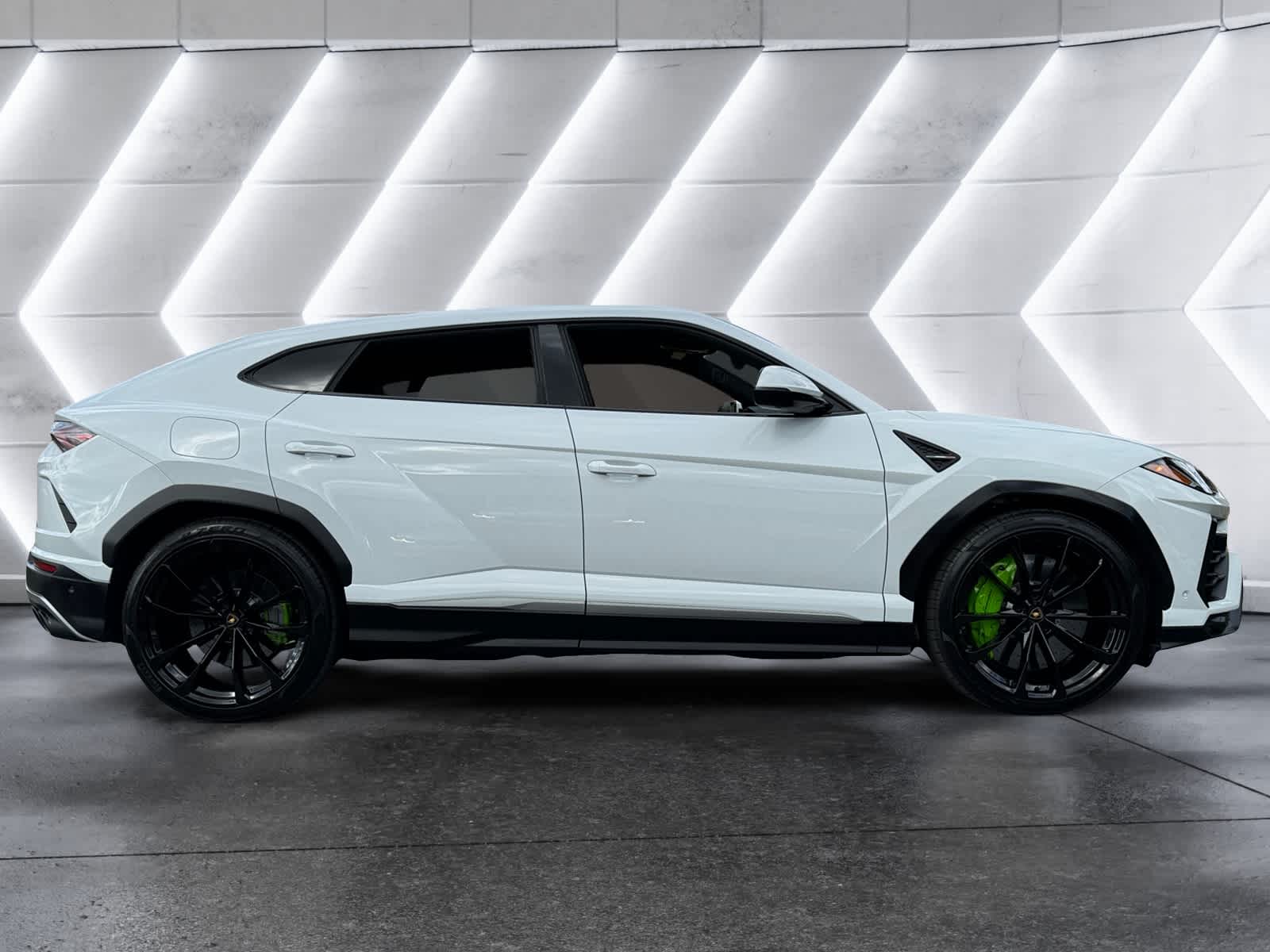 used 2022 Lamborghini Urus car, priced at $234,898