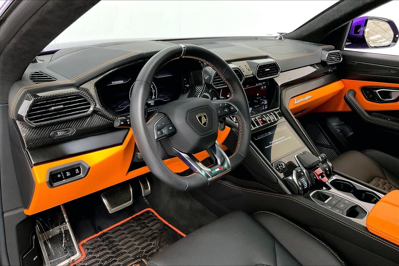 used 2022 Lamborghini Urus car, priced at $229,991