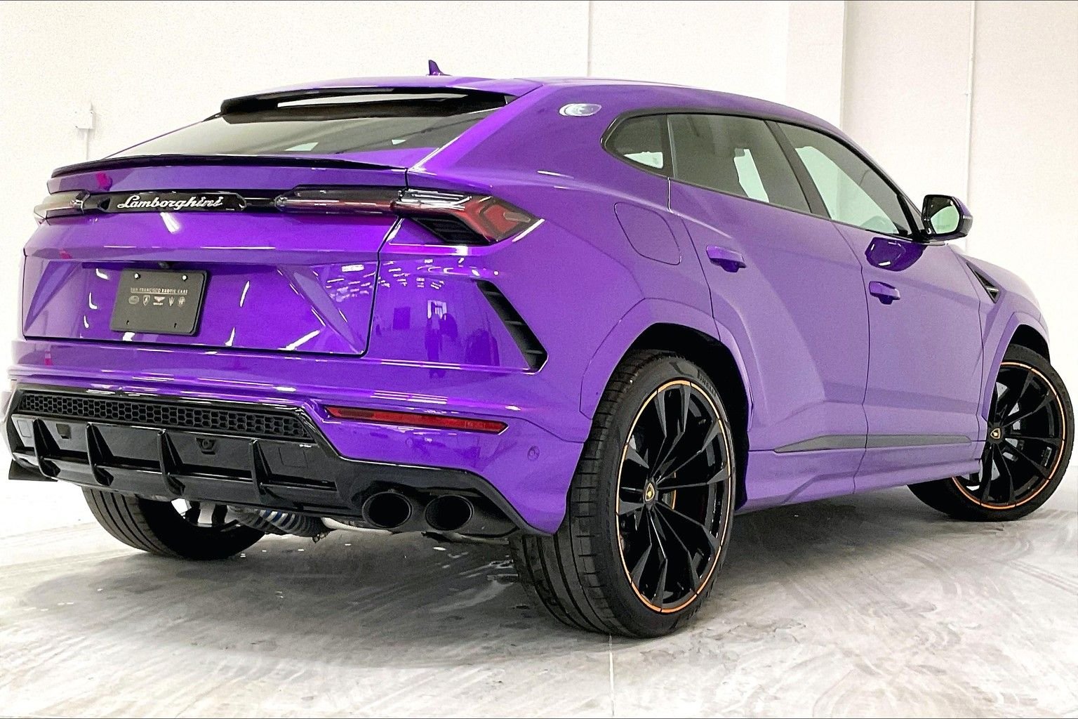 used 2022 Lamborghini Urus car, priced at $229,991