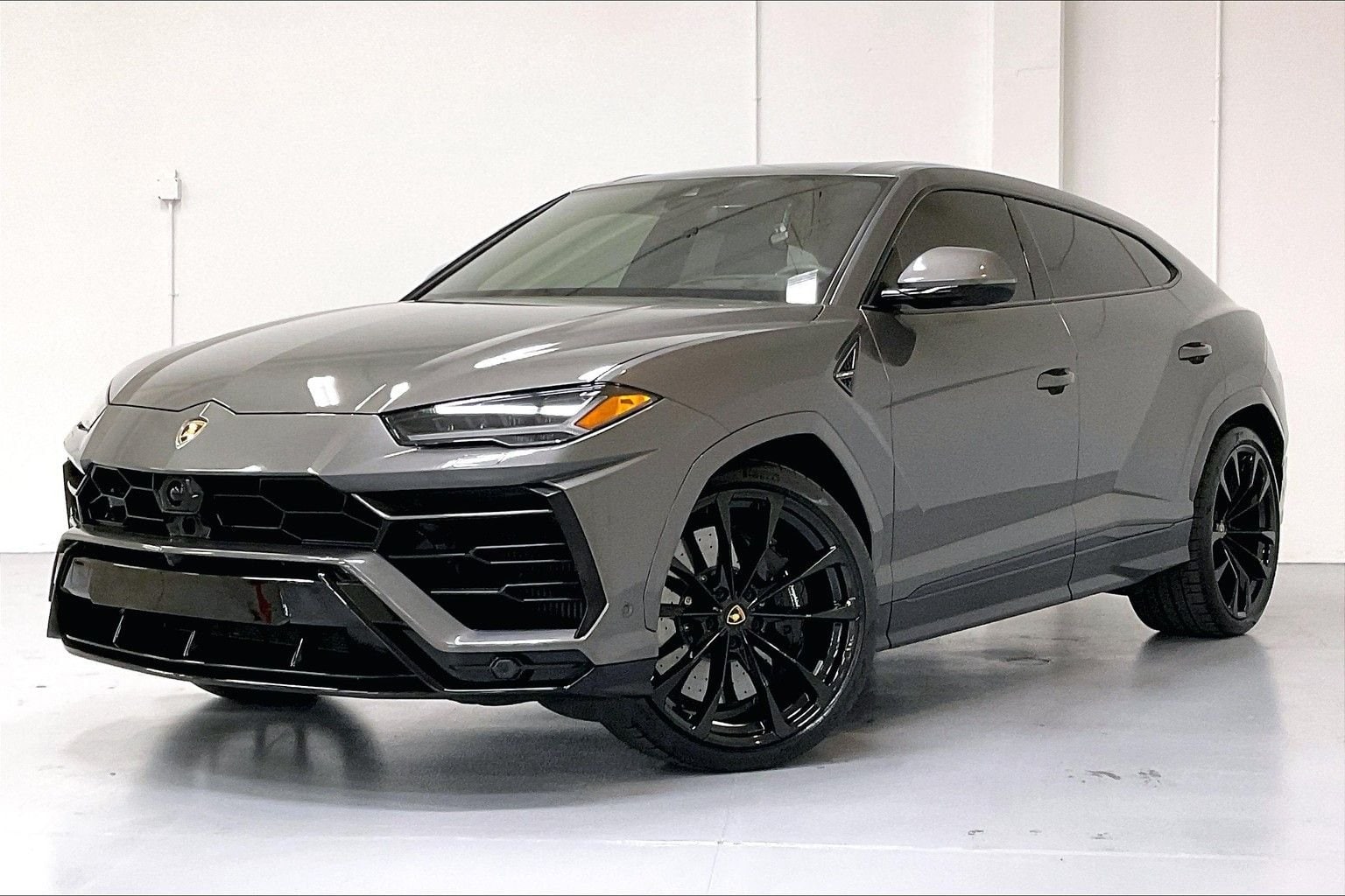 used 2021 Lamborghini Urus car, priced at $219,991