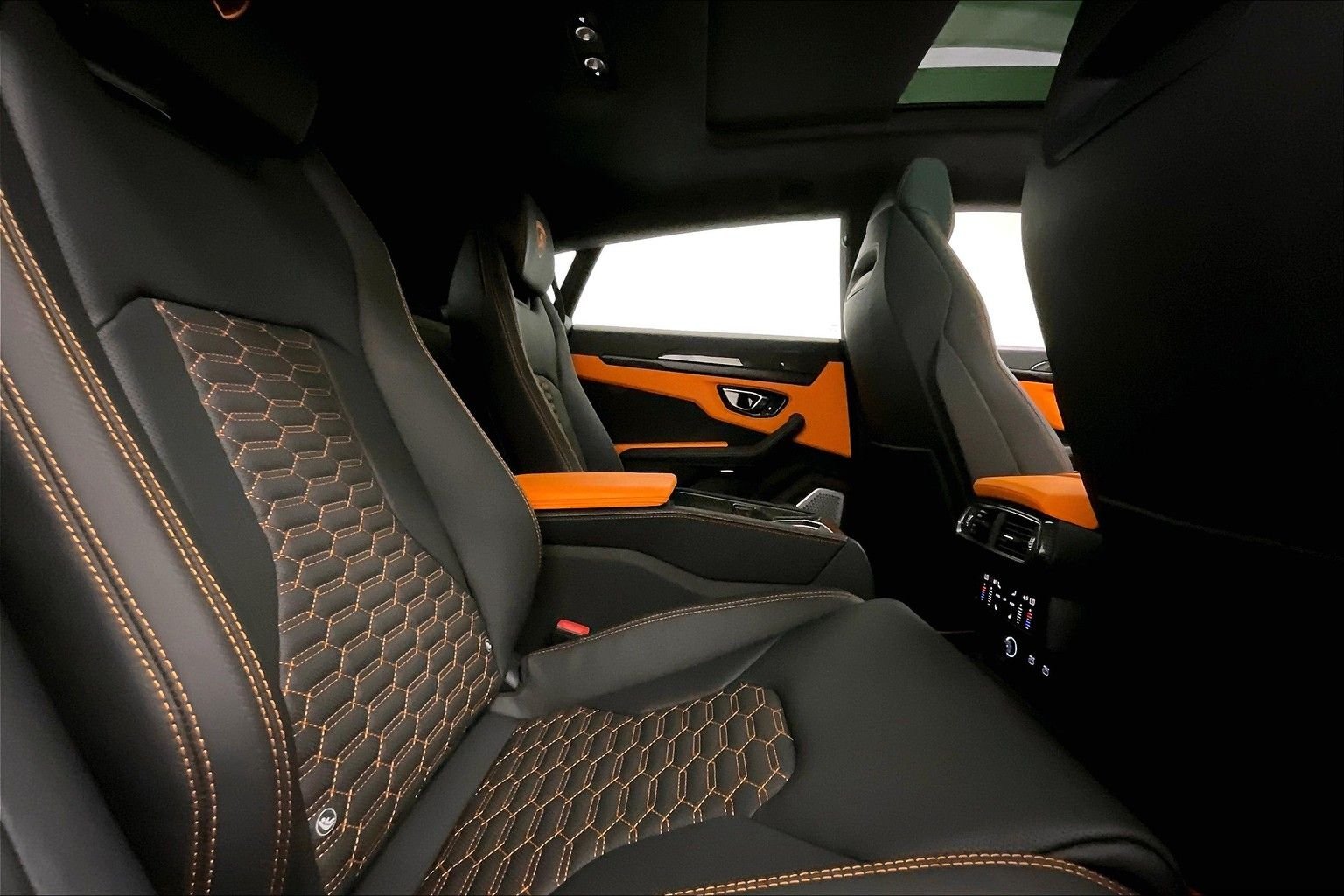 used 2022 Lamborghini Urus car, priced at $229,991