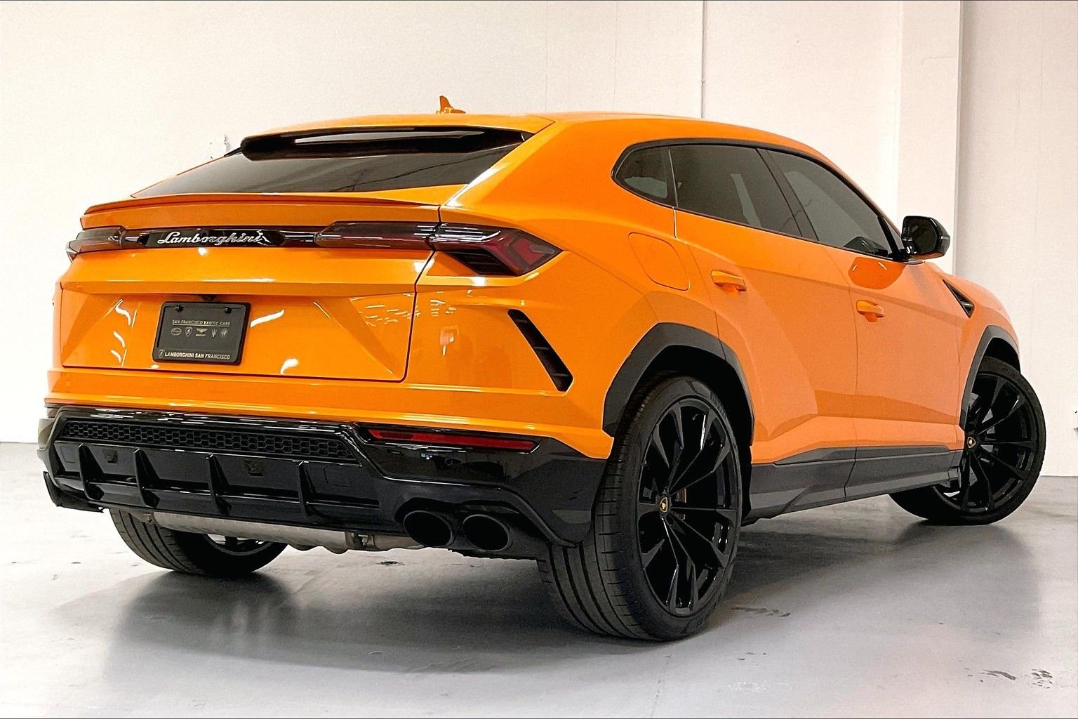 used 2022 Lamborghini Urus car, priced at $224,991