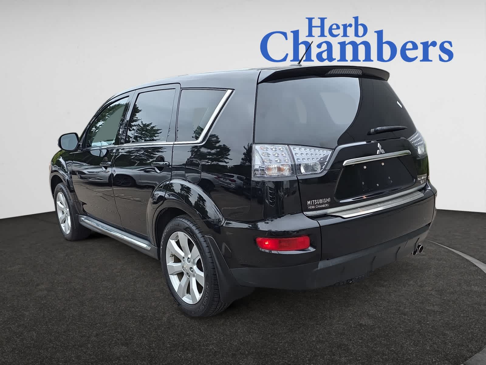 used 2011 Mitsubishi Outlander car, priced at $11,498