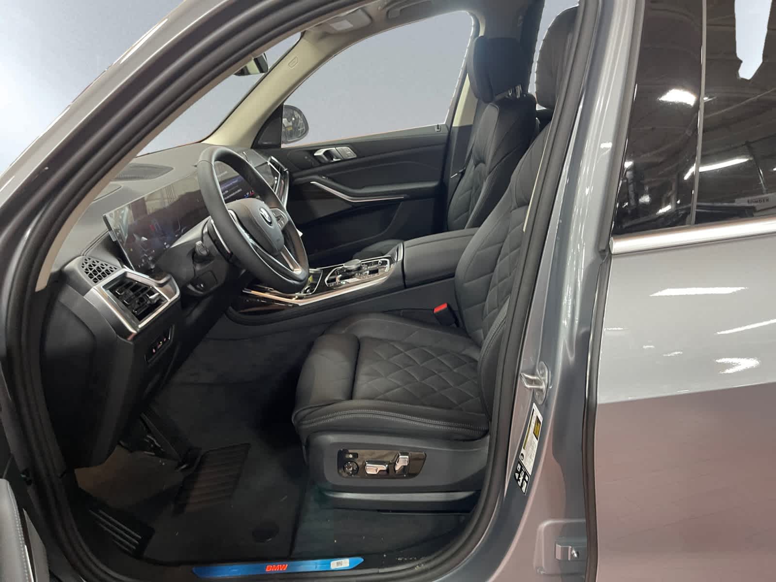new 2026 BMW X7 car, priced at $92,630