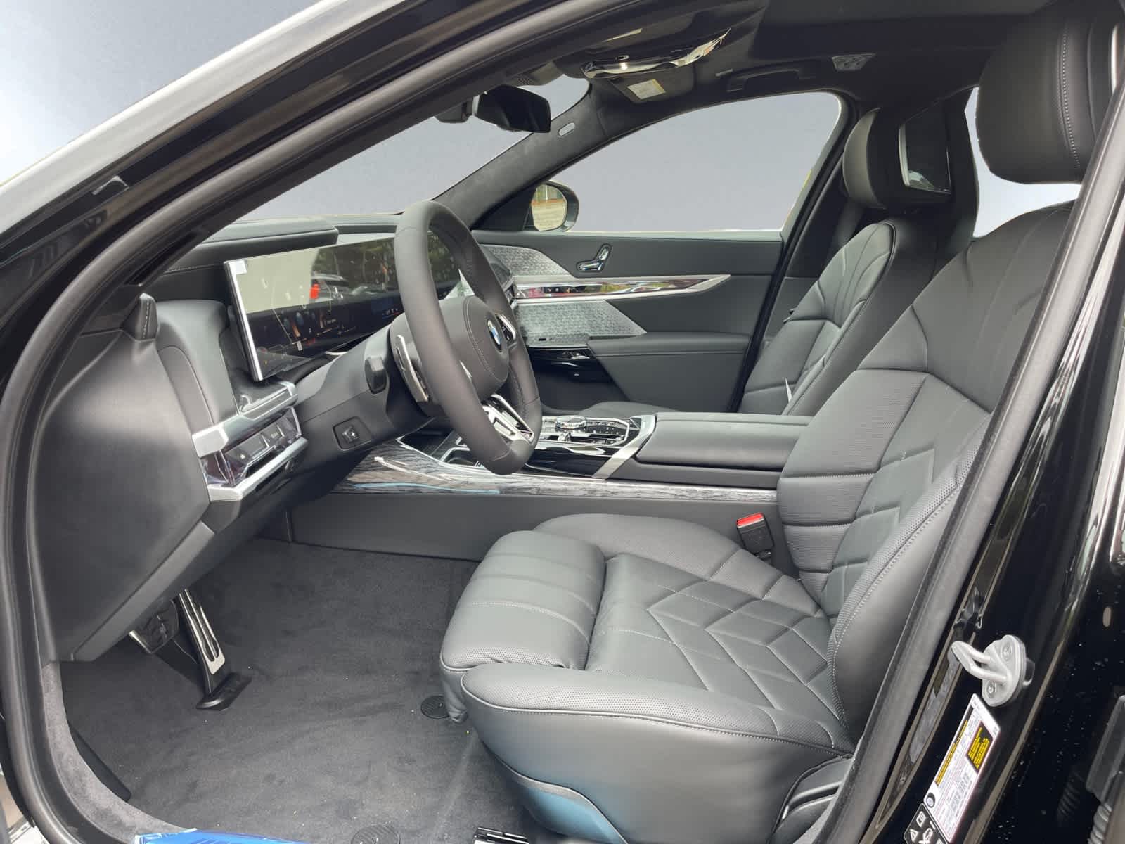 new 2025 BMW 760i car, priced at $141,095