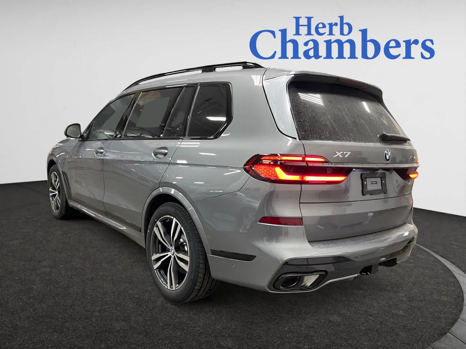 new 2025 BMW X7 car, priced at $100,575