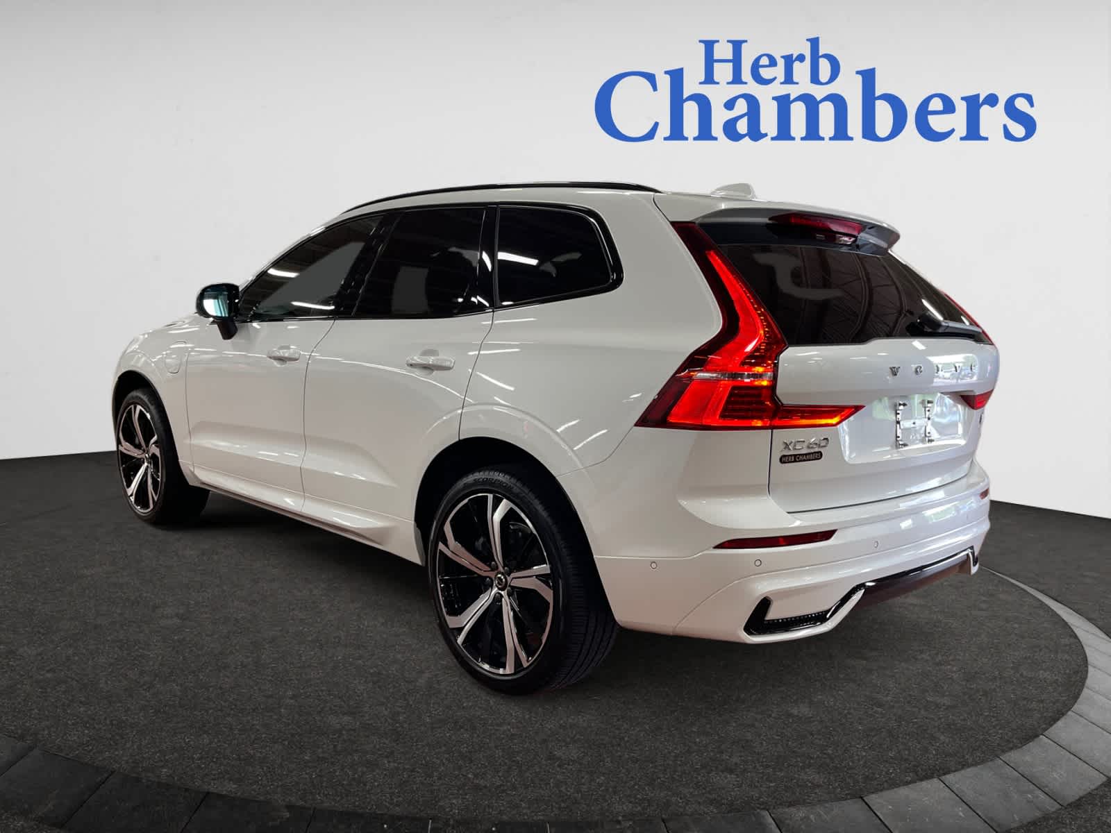 used 2022 Volvo XC60 Recharge Plug-In Hybrid car, priced at $44,498