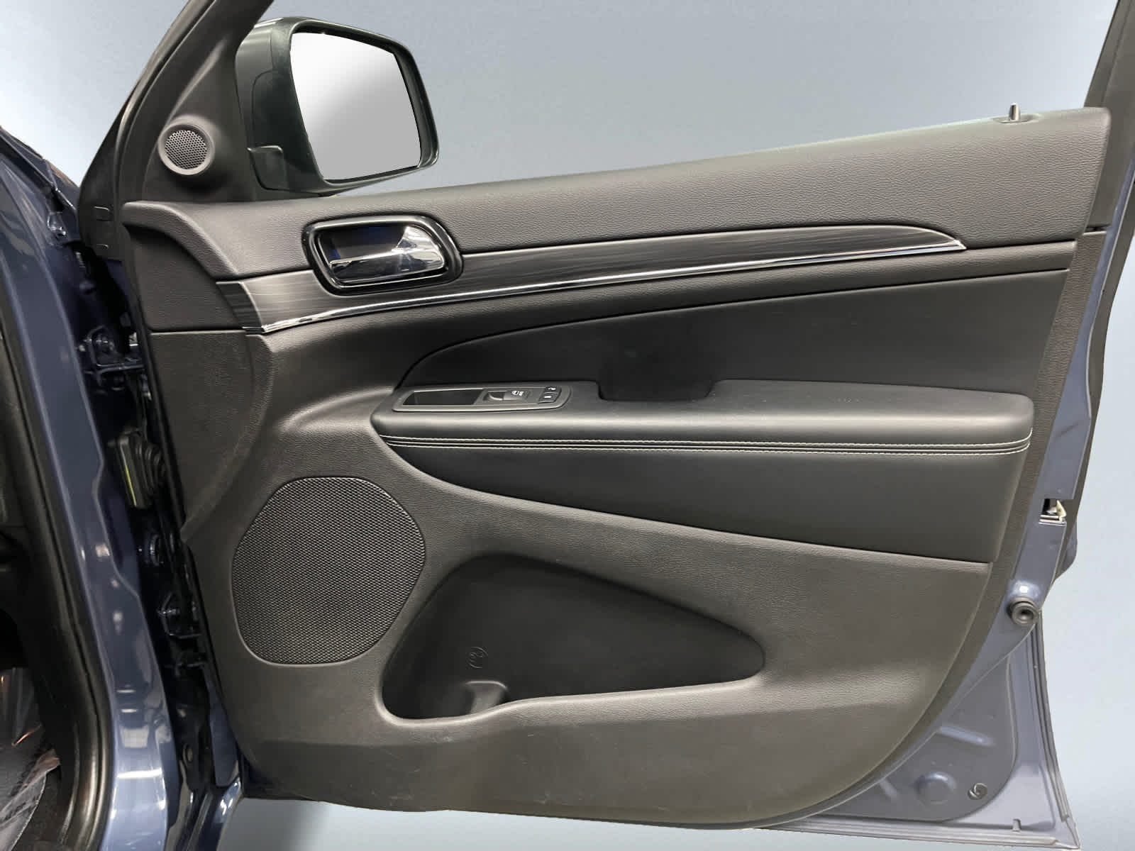 used 2021 Jeep Grand Cherokee car, priced at $29,498