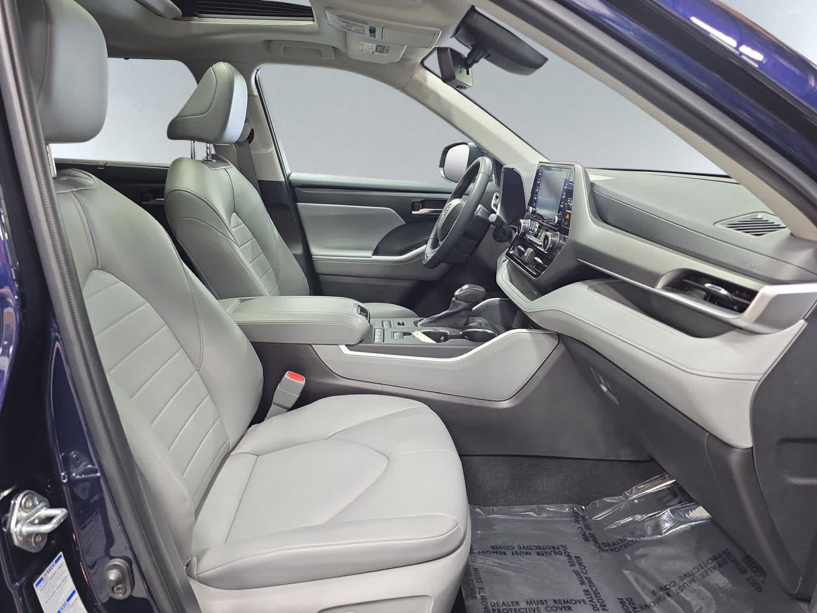used 2022 Toyota Highlander car, priced at $38,998