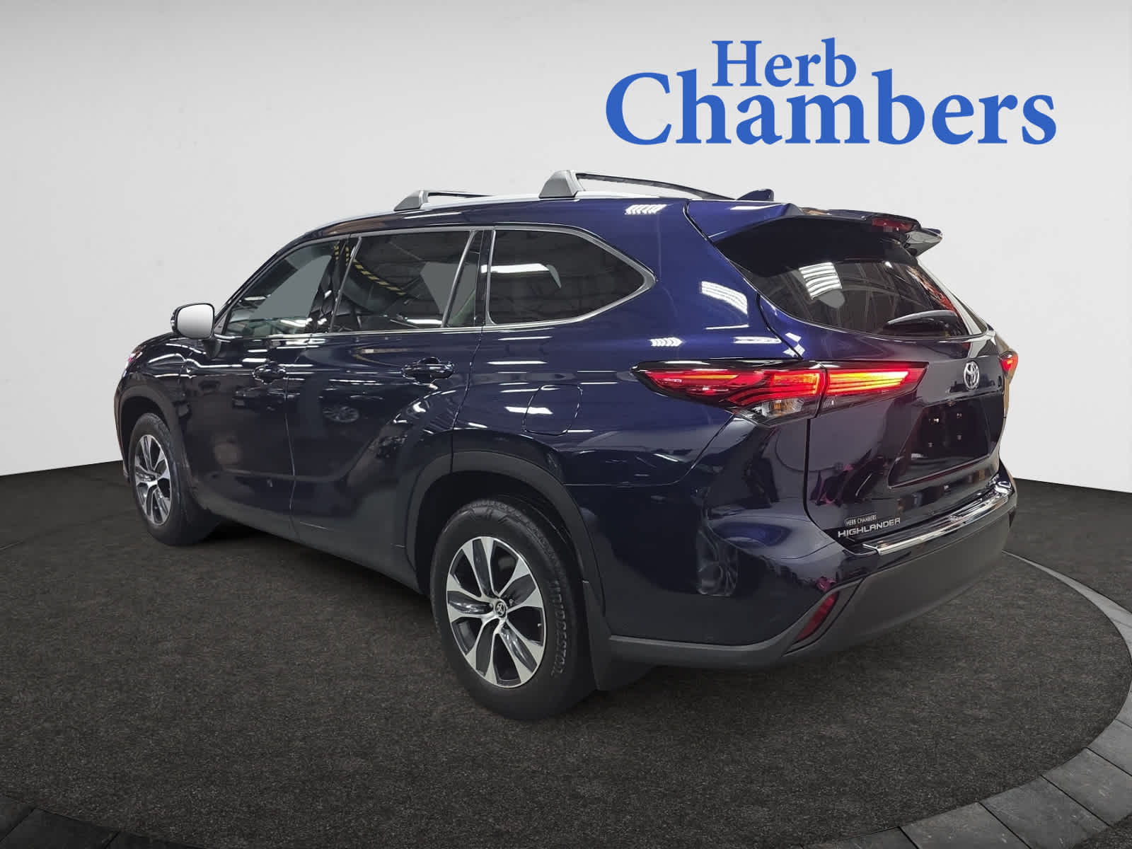 used 2022 Toyota Highlander car, priced at $38,998