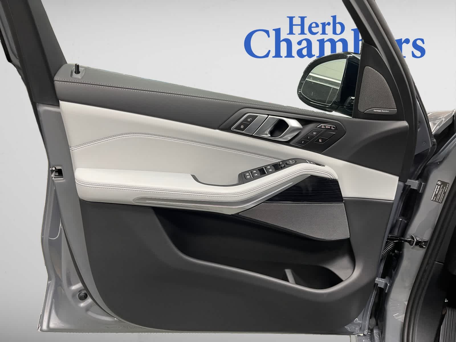 new 2026 BMW X7 car, priced at $98,580
