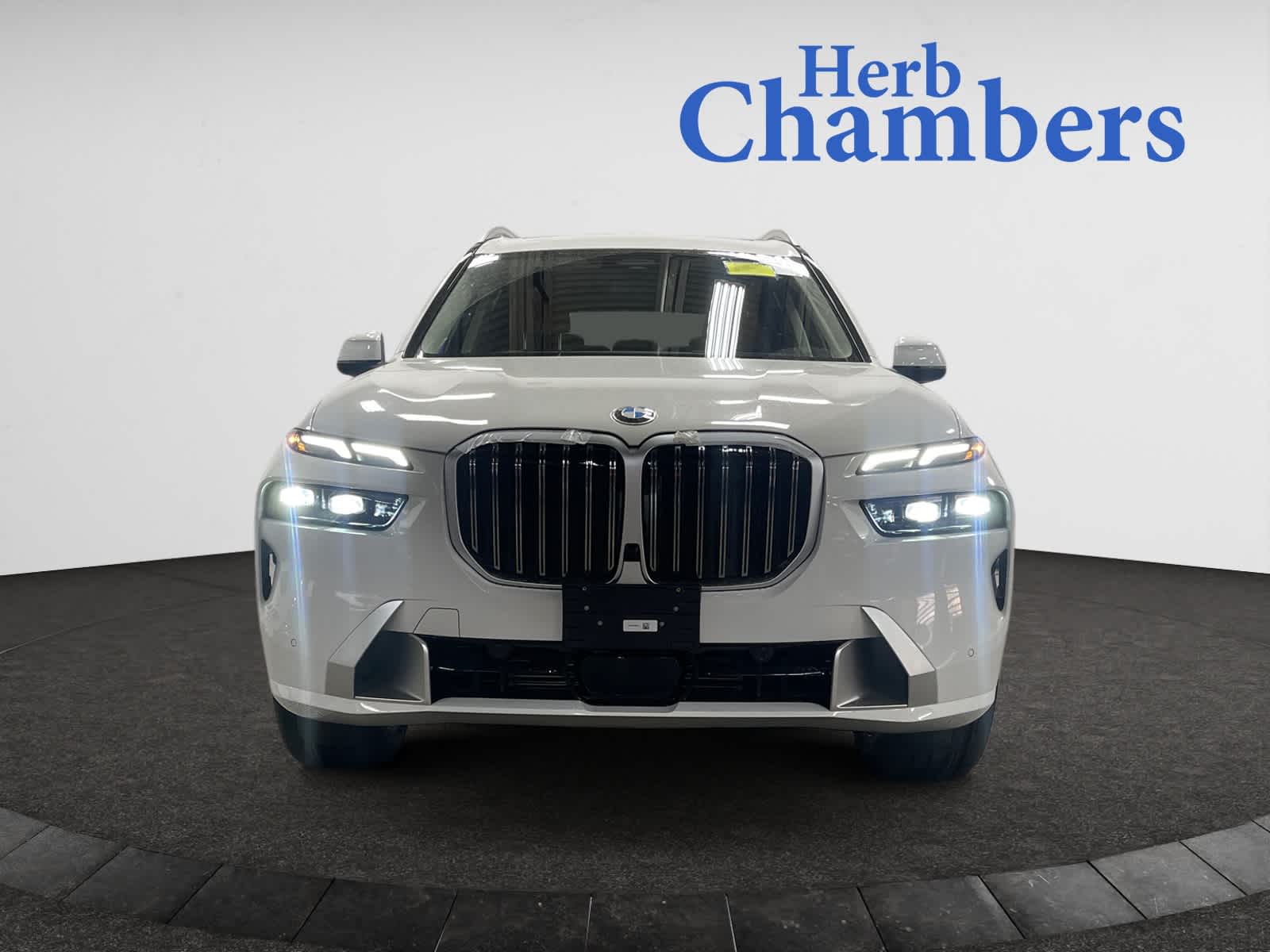 new 2025 BMW X7 car, priced at $89,705