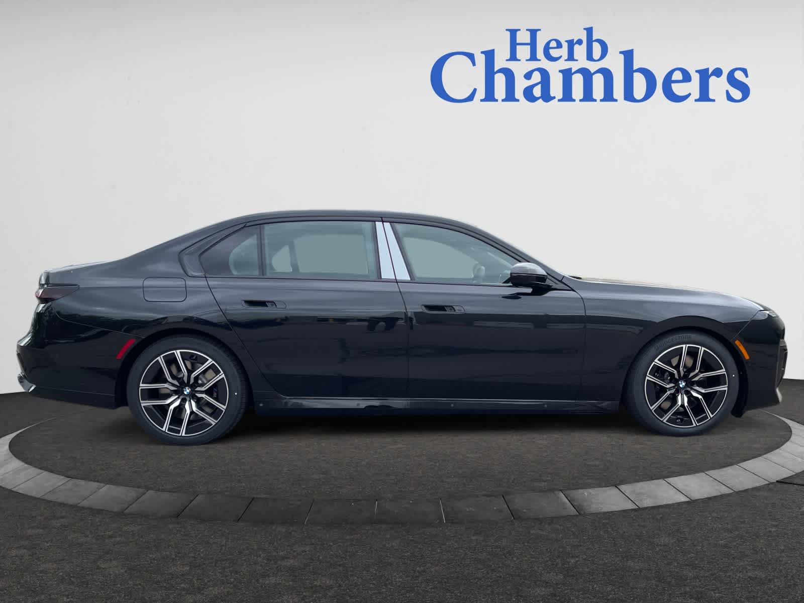 new 2025 BMW 760i car, priced at $141,095