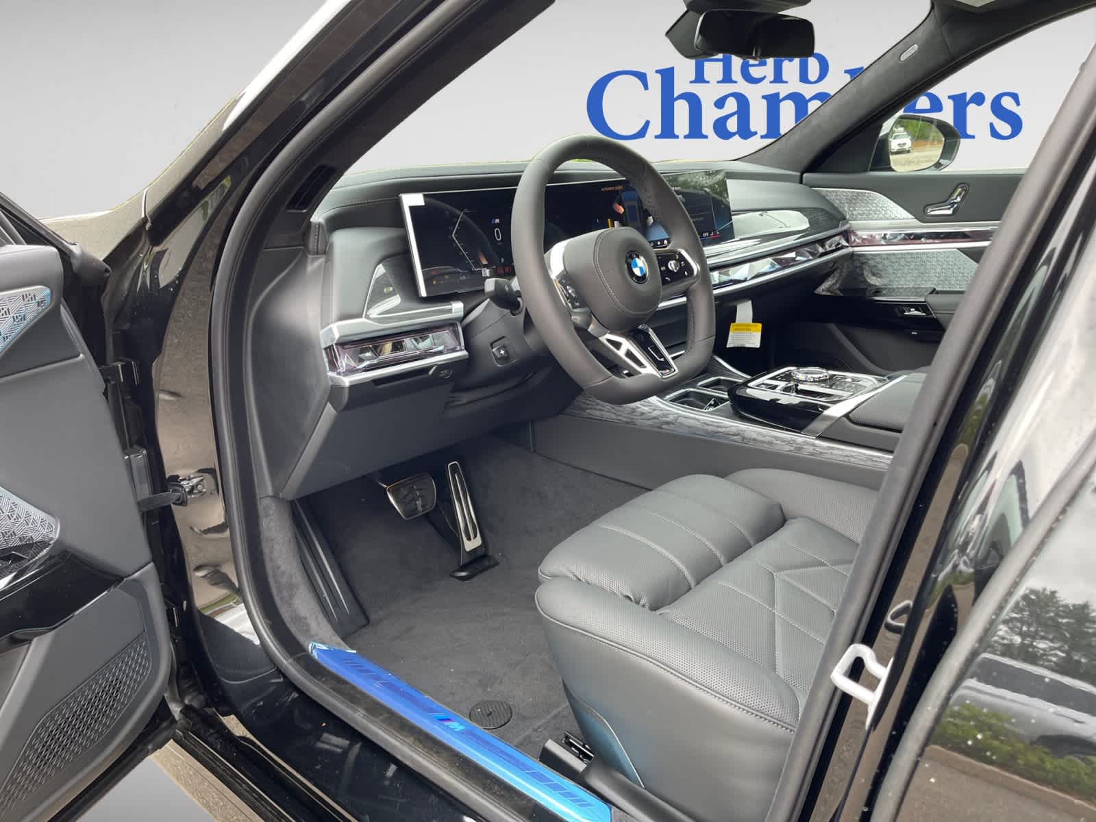 new 2025 BMW 760i car, priced at $141,095
