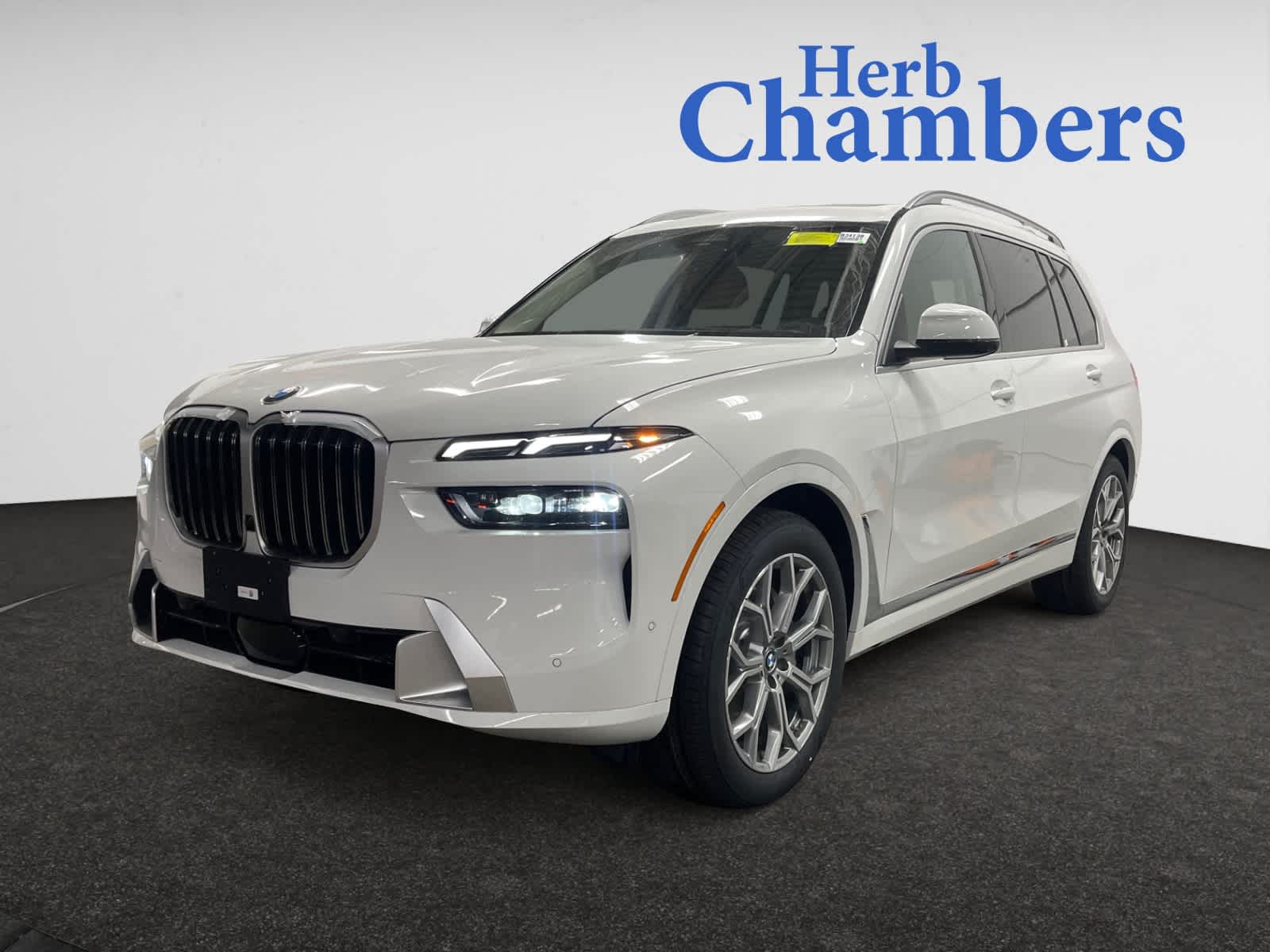 new 2025 BMW X7 car, priced at $89,705