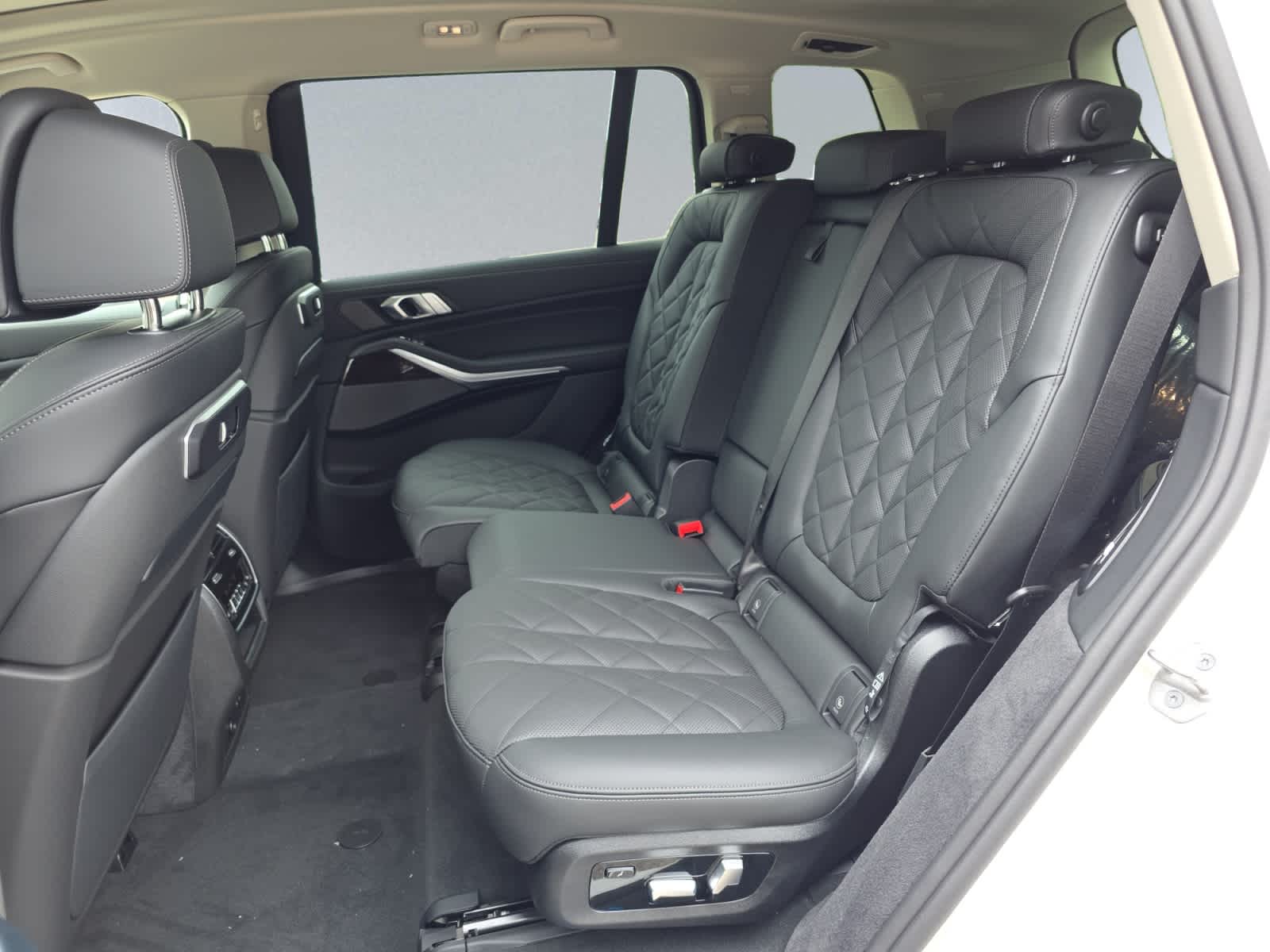 new 2026 BMW X7 car, priced at $92,630