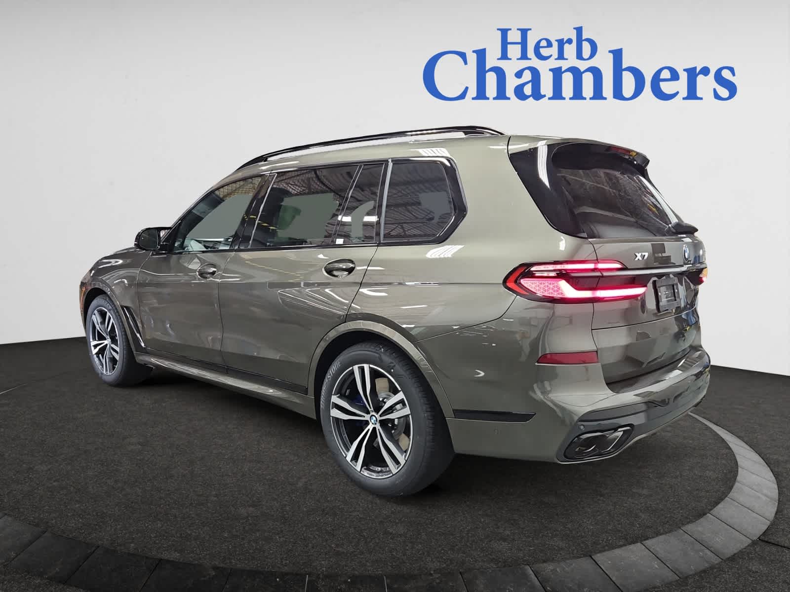 new 2025 BMW X7 car, priced at $119,255