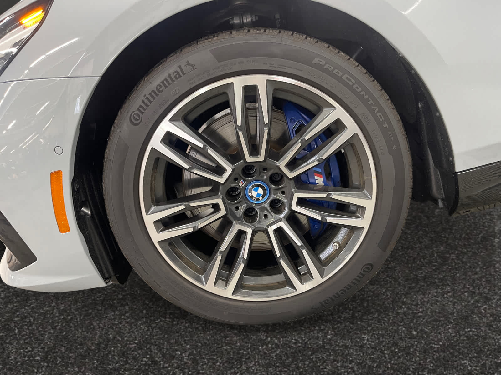 new 2025 BMW 550e car, priced at $82,725
