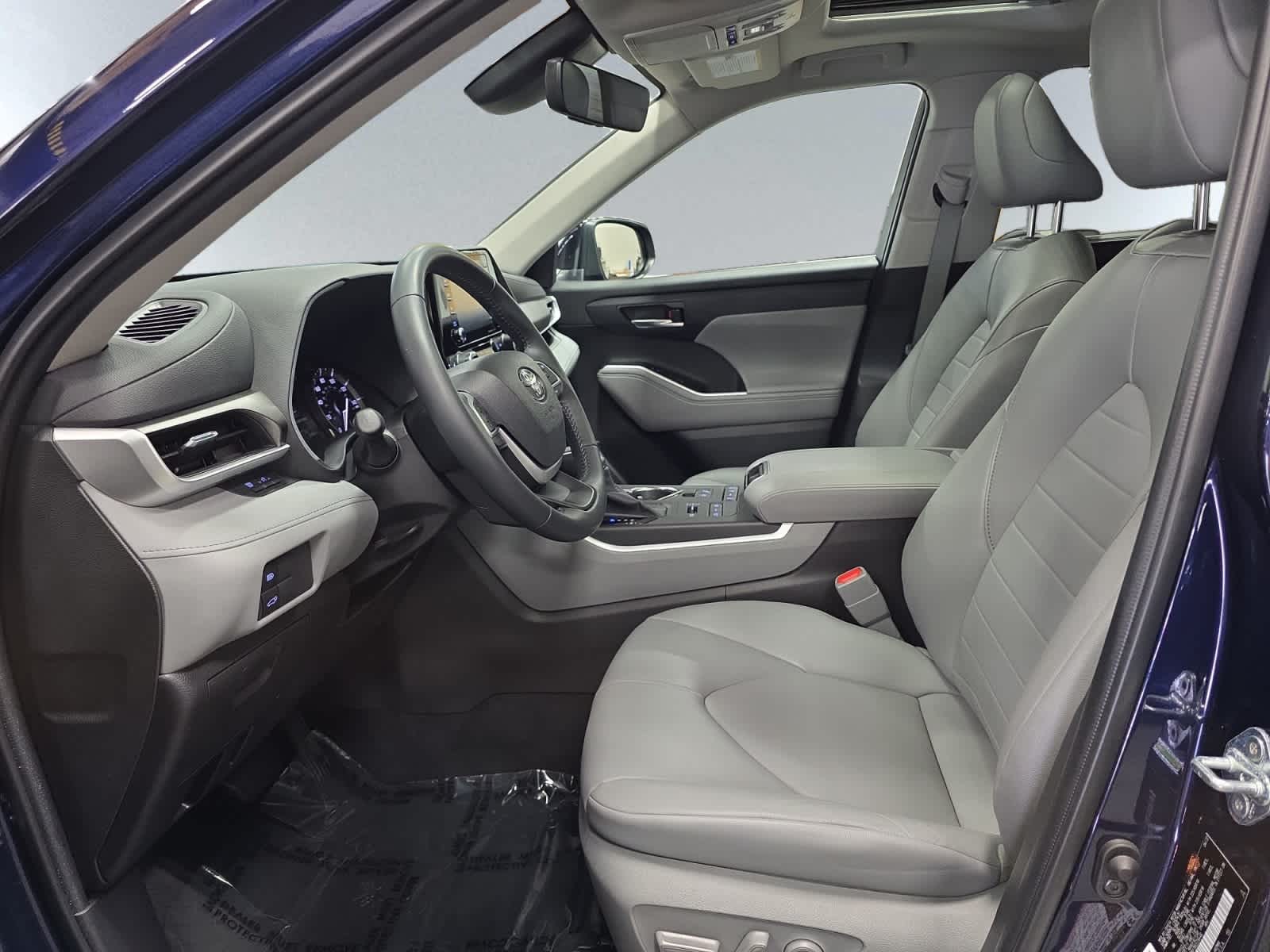 used 2022 Toyota Highlander car, priced at $38,998