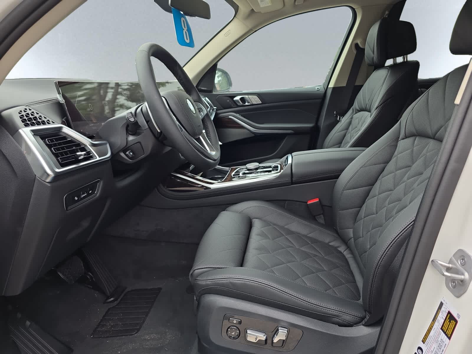 new 2026 BMW X7 car, priced at $92,630
