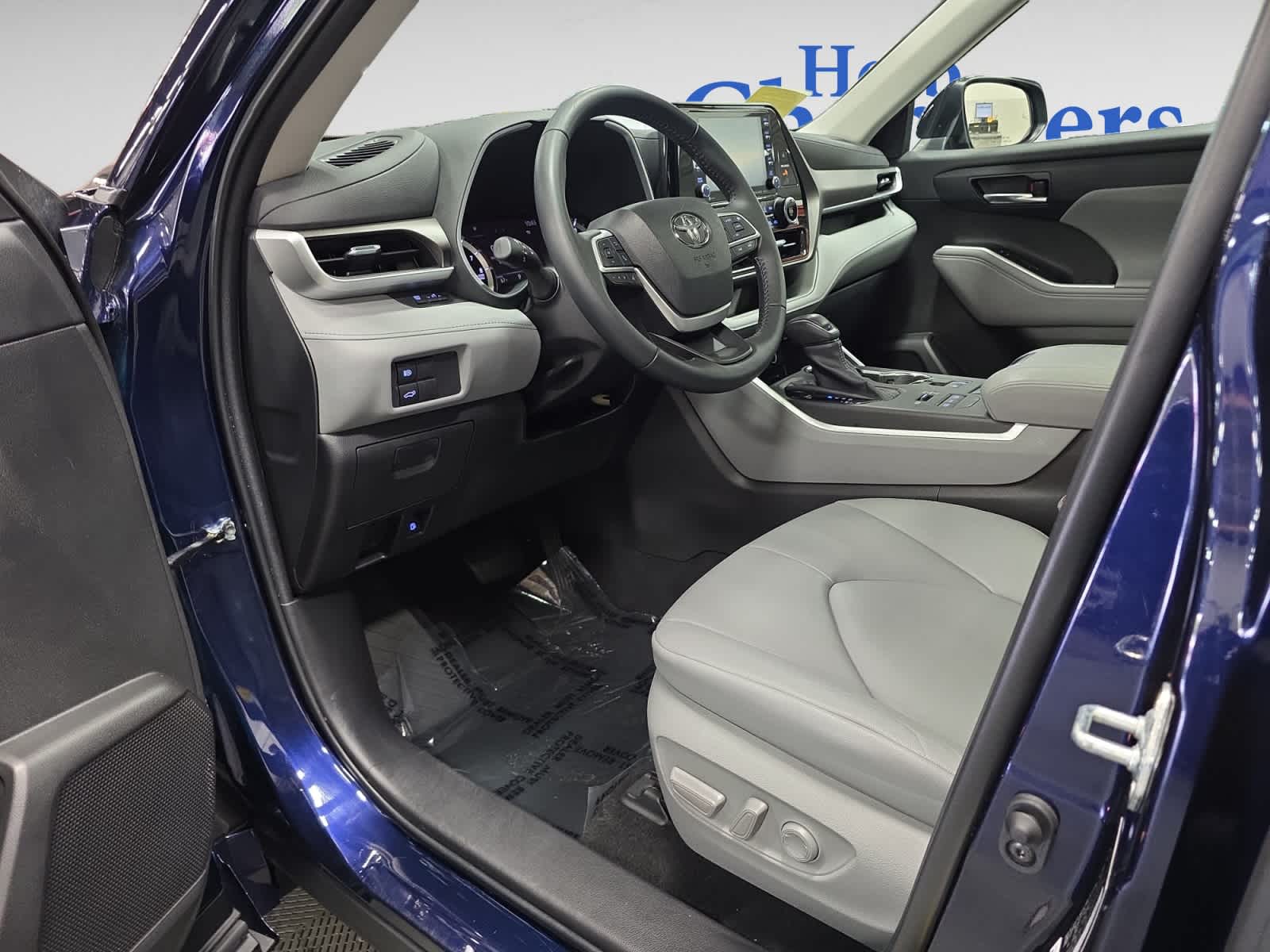 used 2022 Toyota Highlander car, priced at $38,998