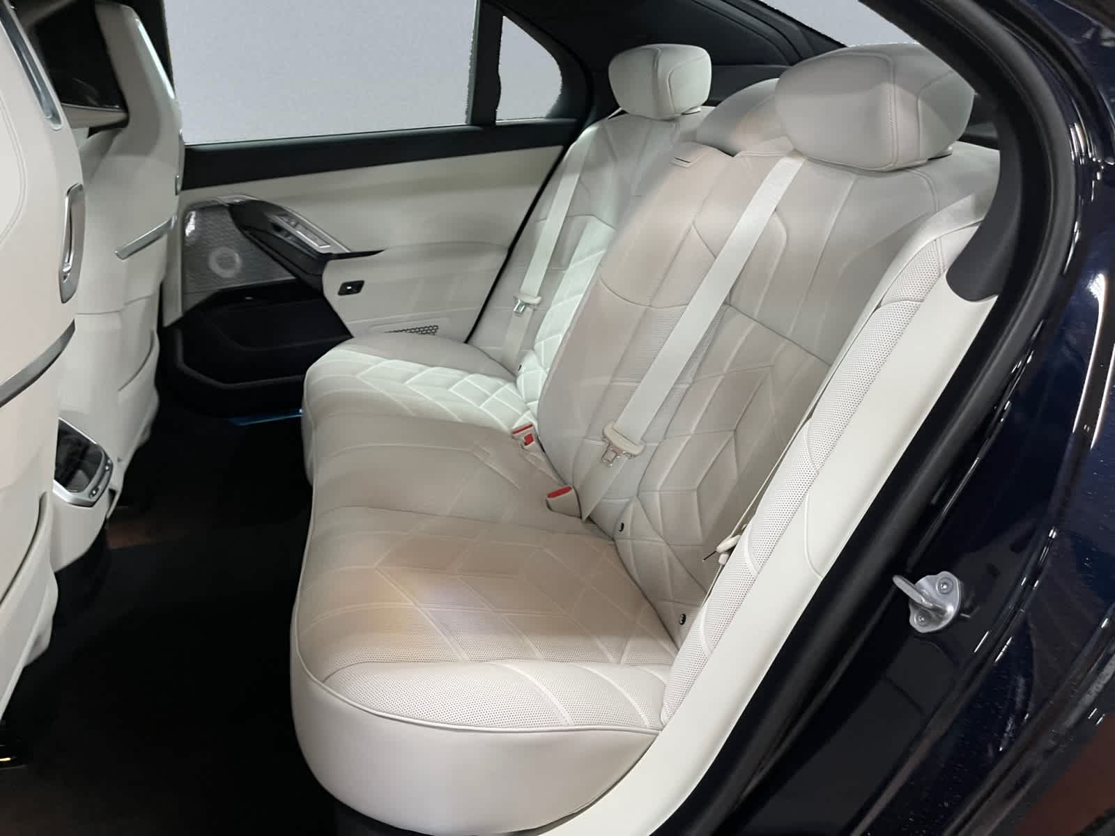 new 2025 BMW 760i car, priced at $136,270