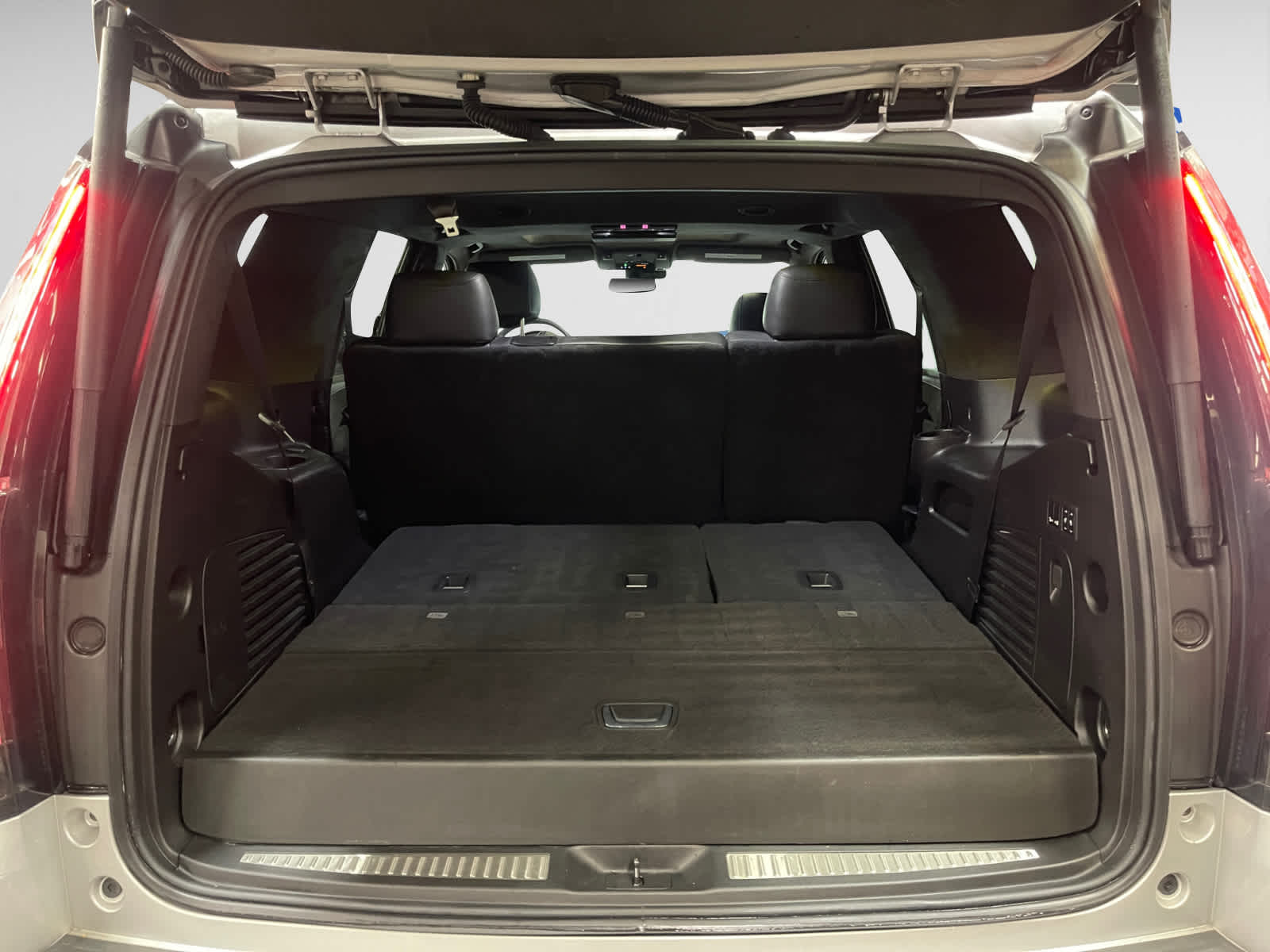 used 2020 Cadillac Escalade car, priced at $48,998