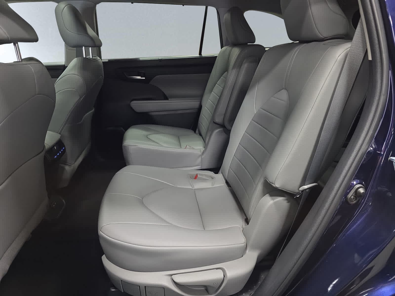 used 2022 Toyota Highlander car, priced at $38,998