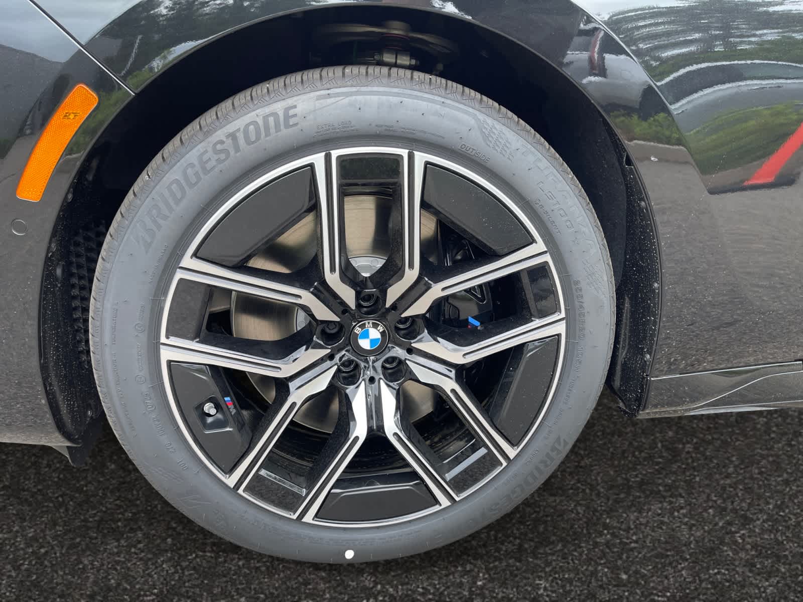 new 2025 BMW 760i car, priced at $141,095