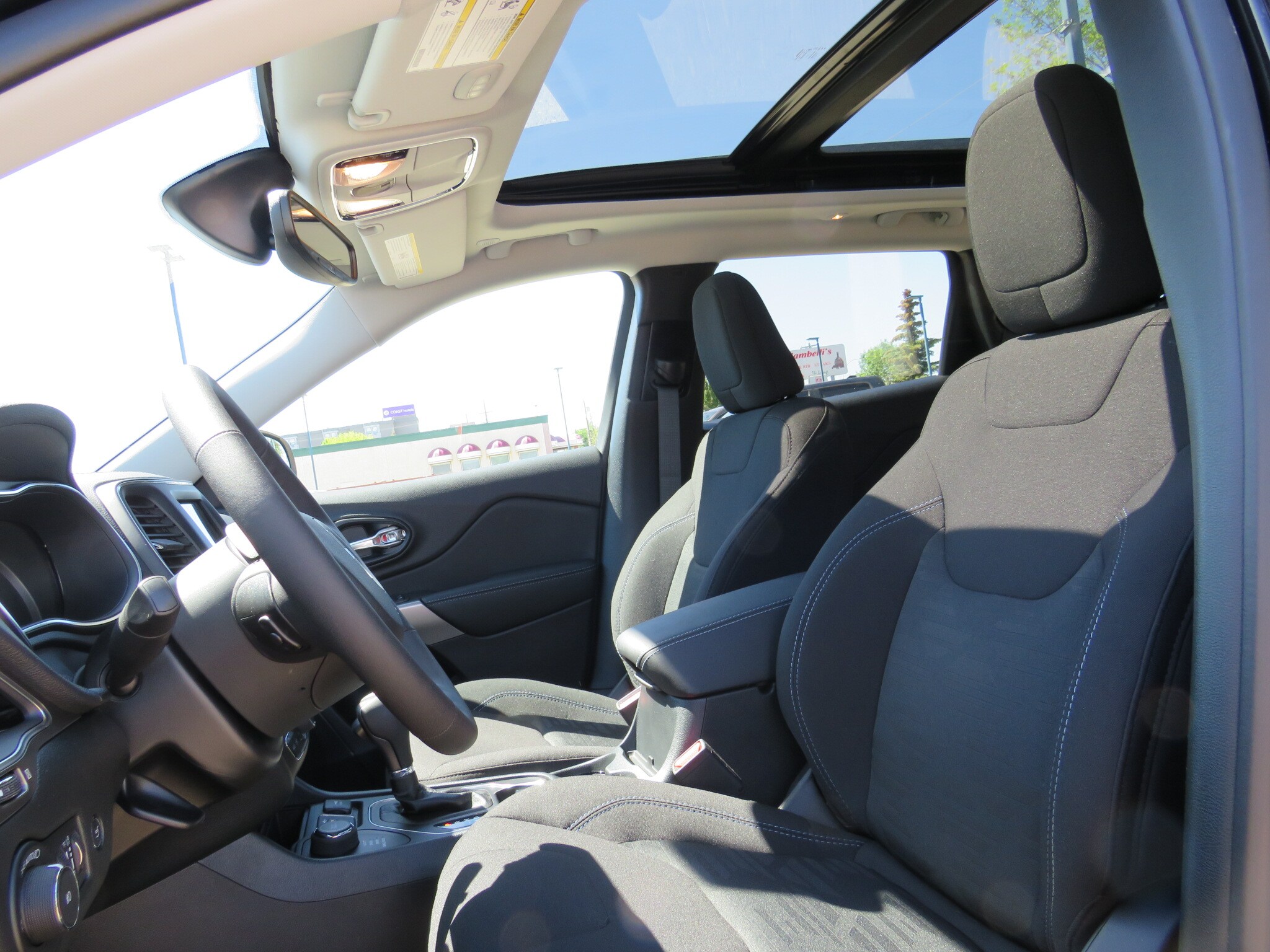 new 2022 Jeep Cherokee car, priced at $50,670