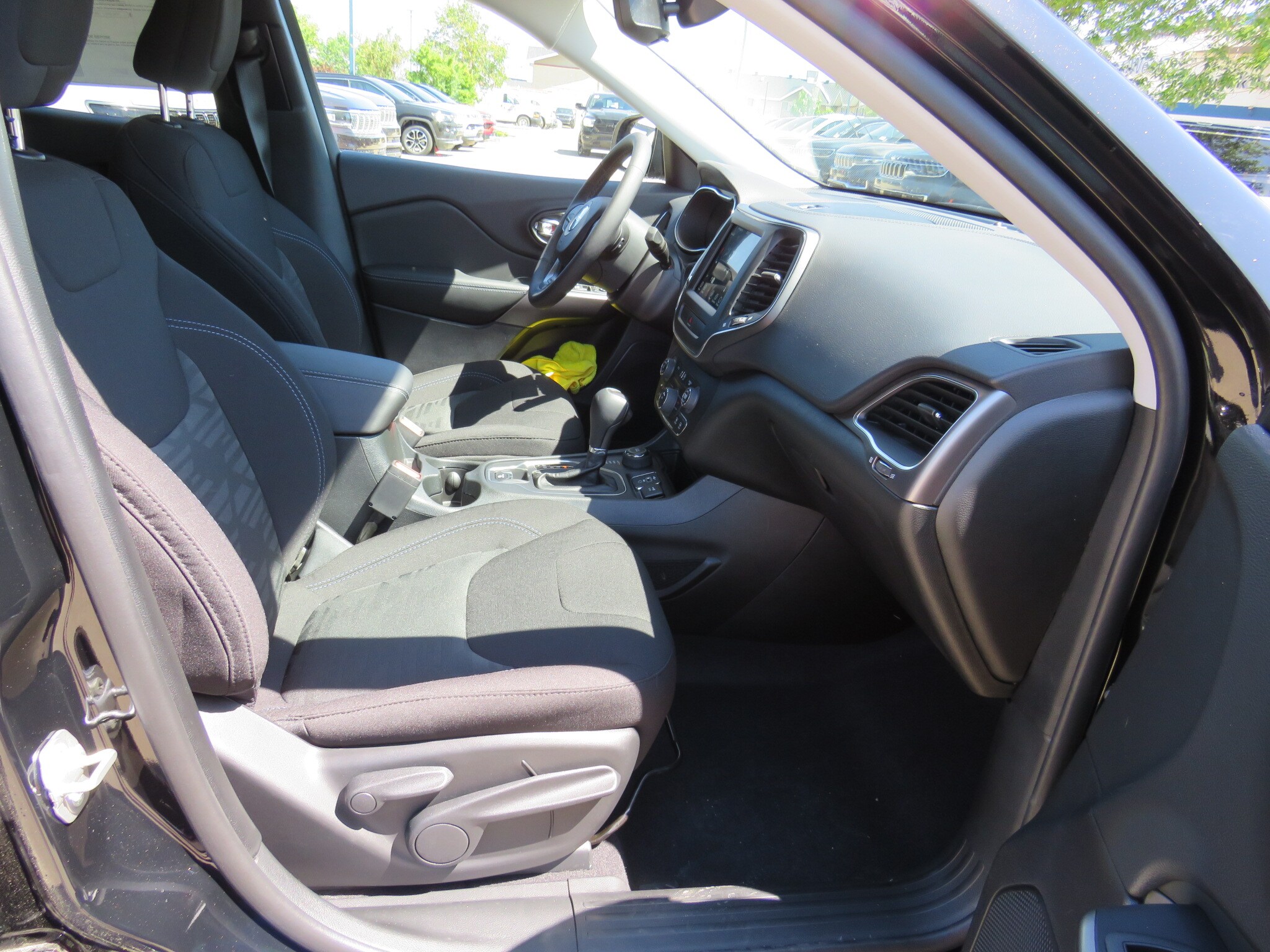 new 2022 Jeep Cherokee car, priced at $45,785