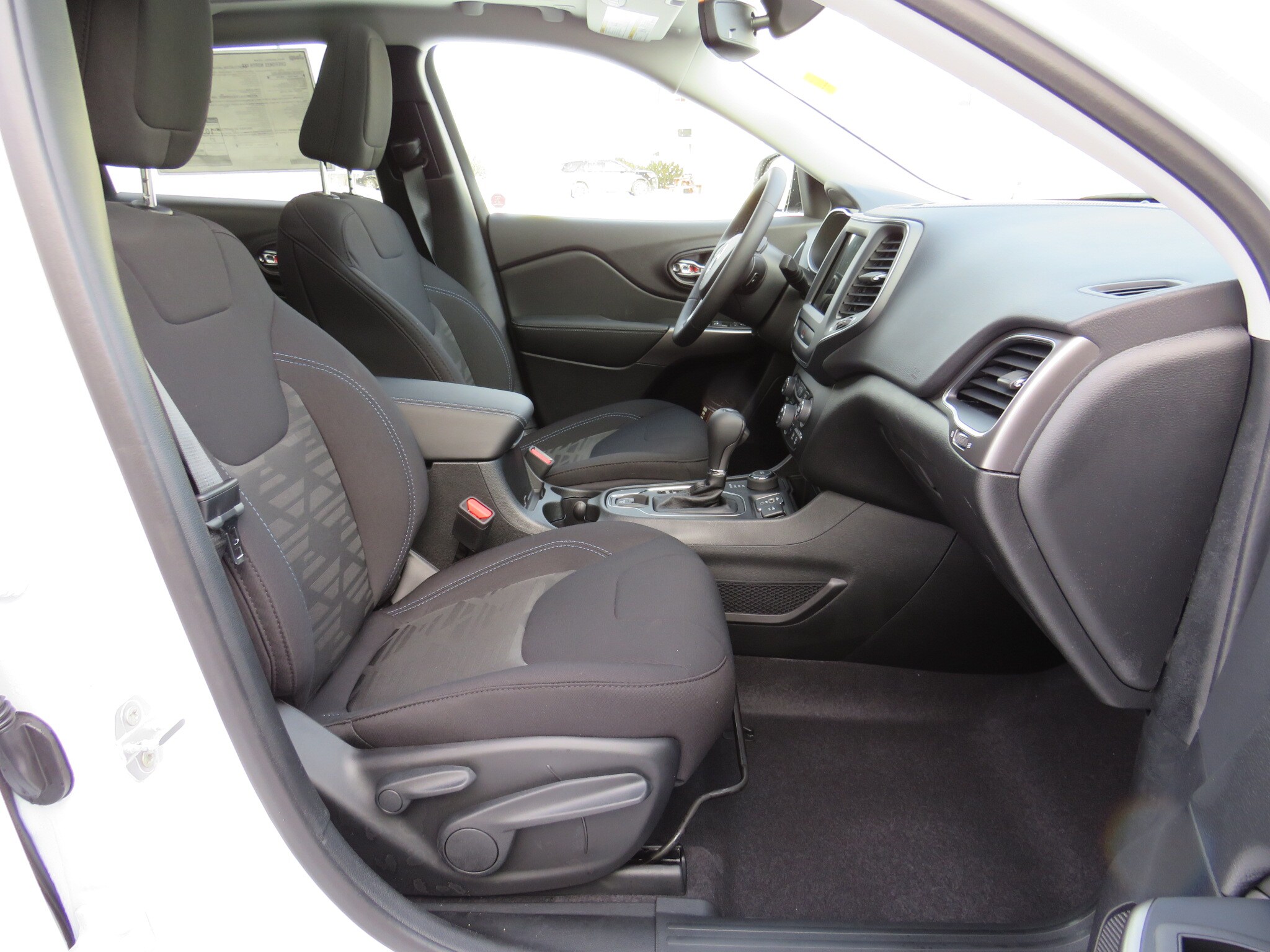 new 2022 Jeep Cherokee car, priced at $50,175