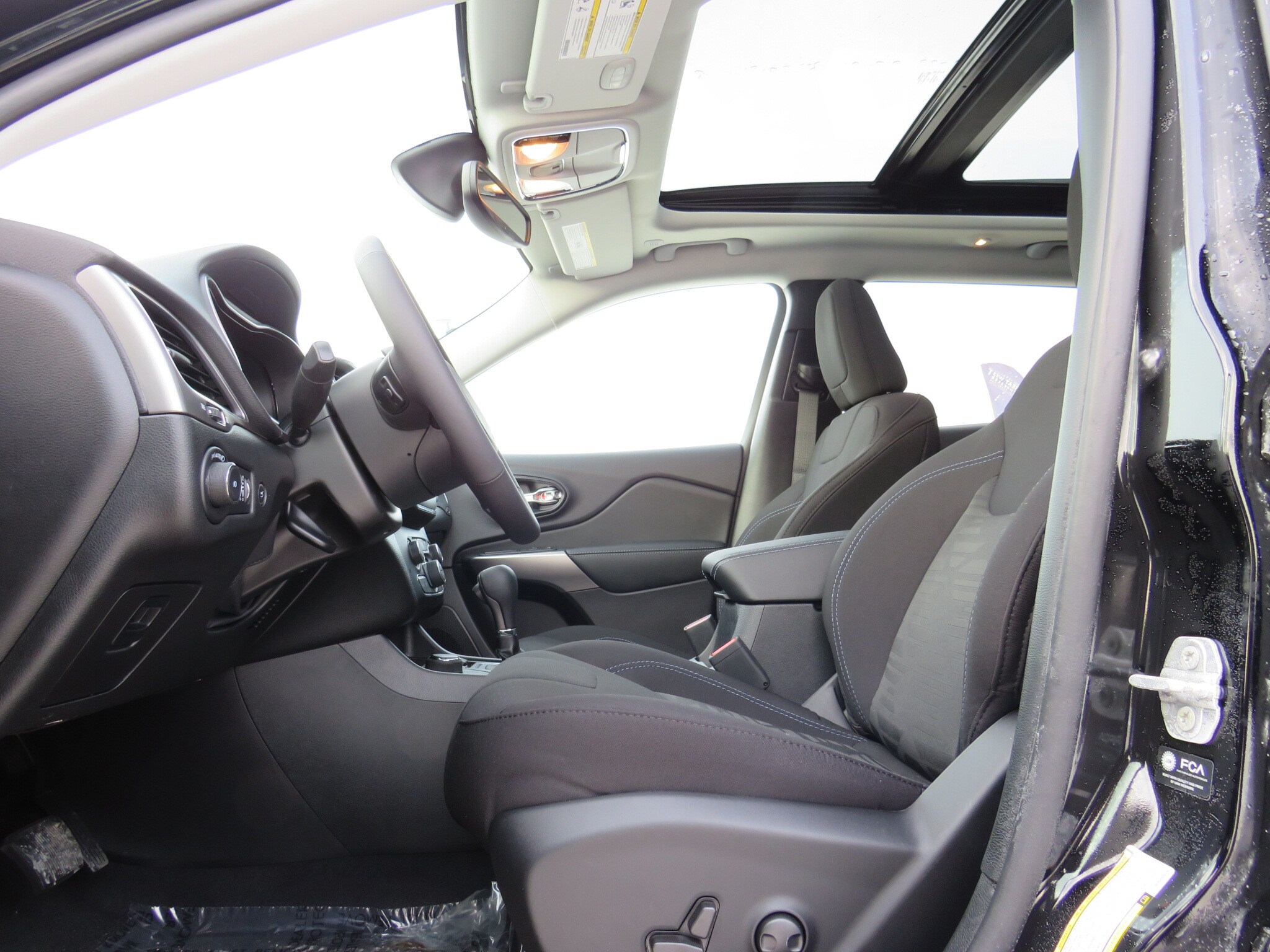 new 2022 Jeep Cherokee car, priced at $50,670
