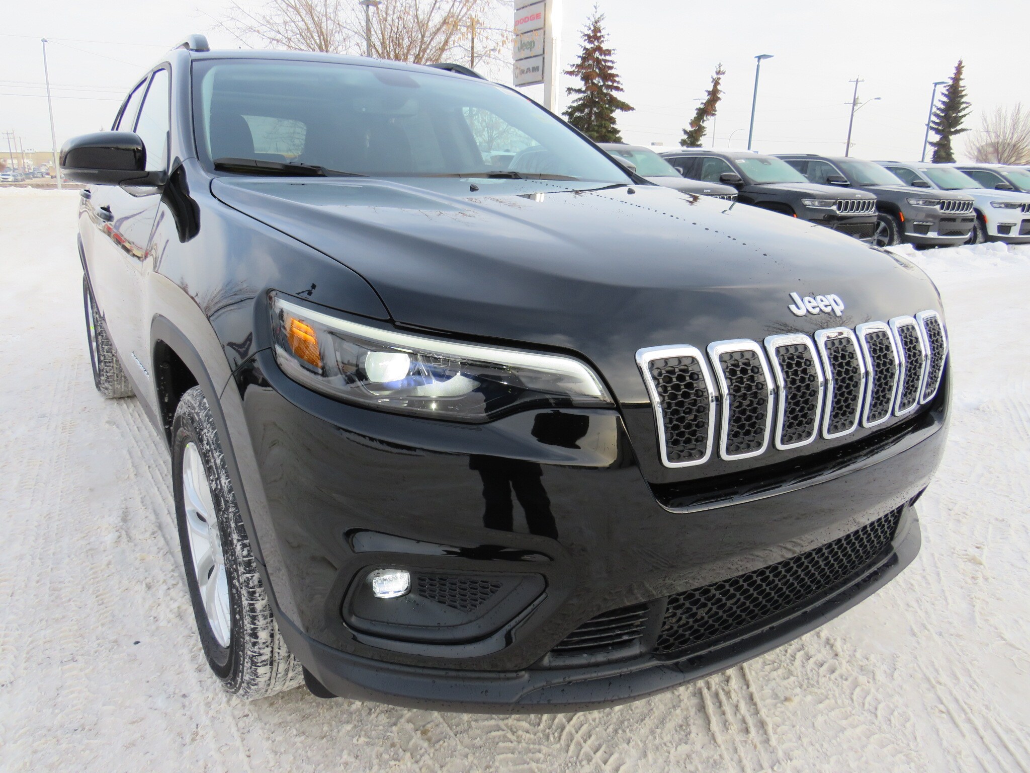 new 2022 Jeep Cherokee car, priced at $50,670