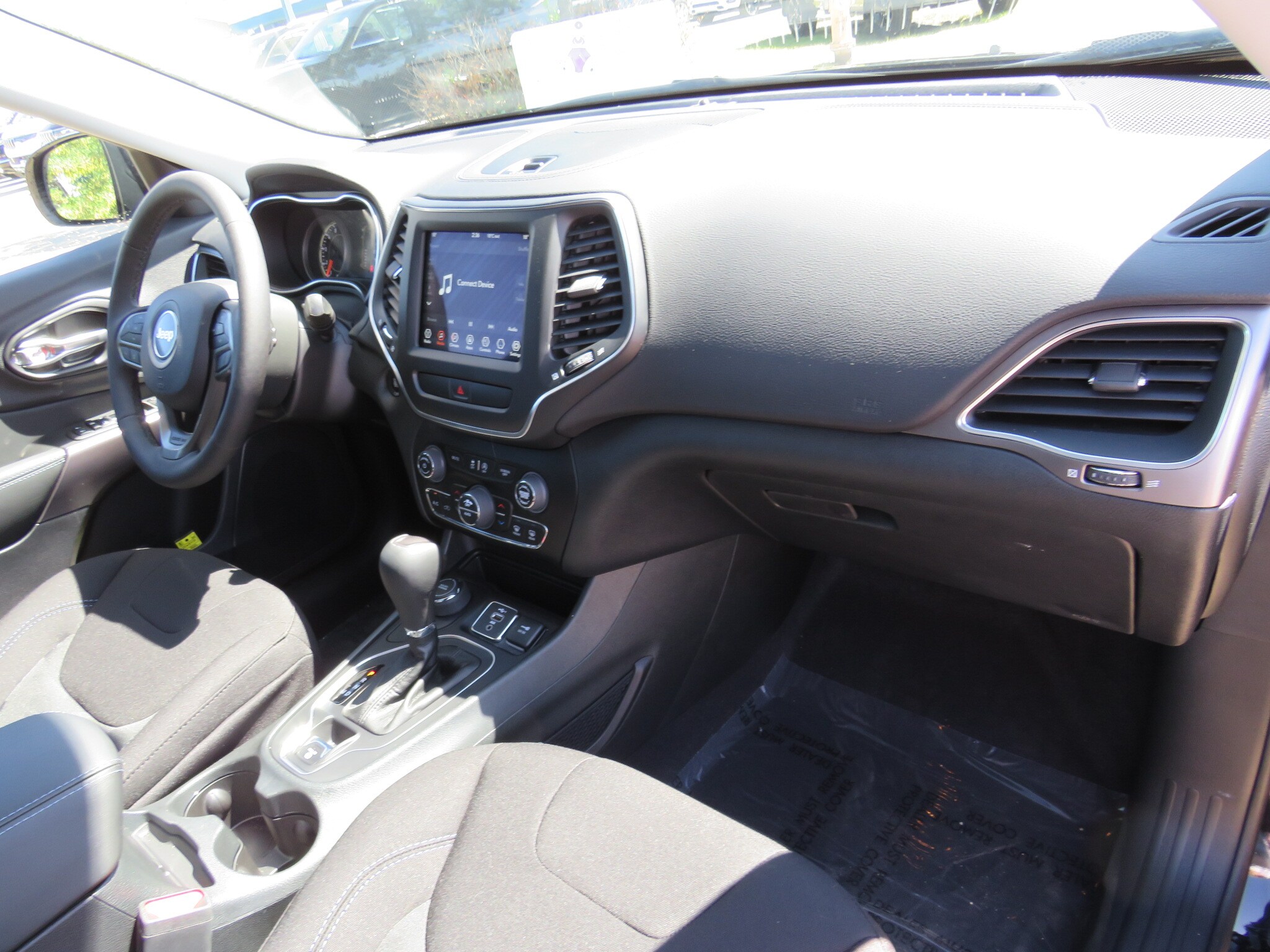 new 2022 Jeep Cherokee car, priced at $50,670
