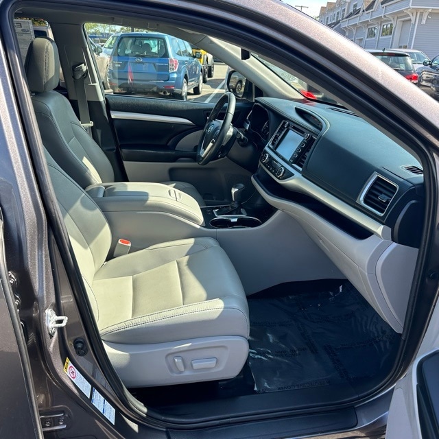 used 2019 Toyota Highlander car, priced at $26,452