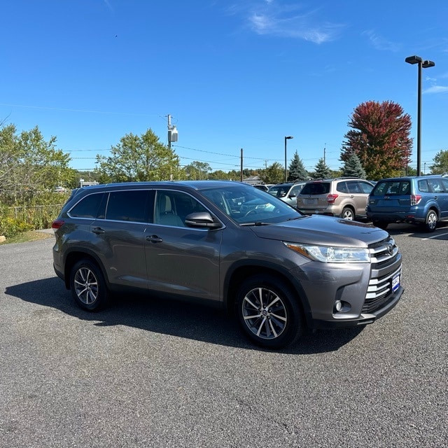 used 2019 Toyota Highlander car, priced at $26,452