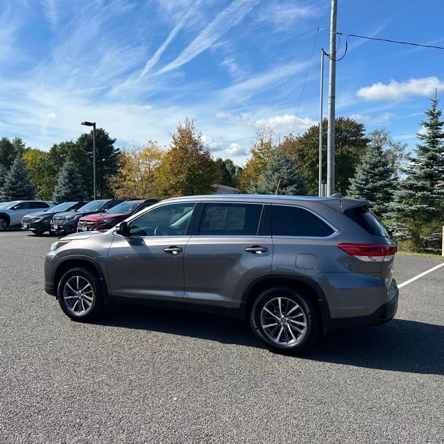 used 2019 Toyota Highlander car, priced at $26,452