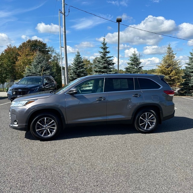 used 2019 Toyota Highlander car, priced at $26,452