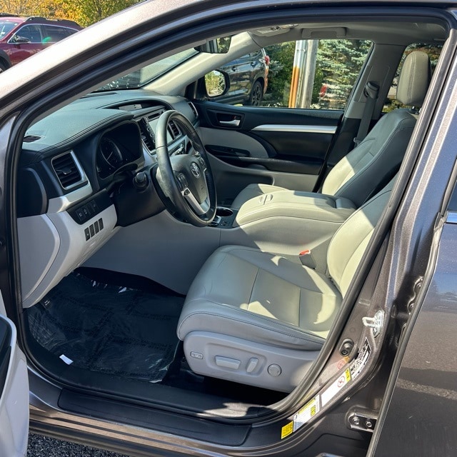 used 2019 Toyota Highlander car, priced at $26,452