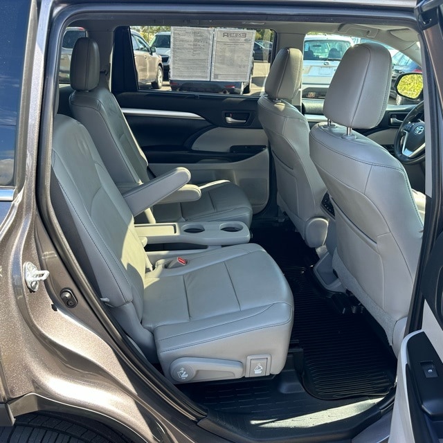 used 2019 Toyota Highlander car, priced at $26,452