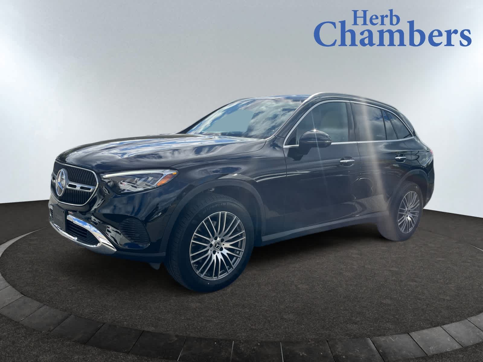 new 2025 Mercedes-Benz GLC 300 car