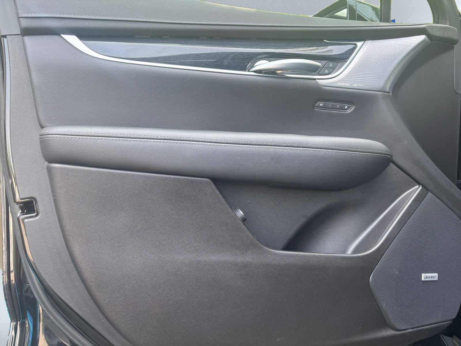used 2023 Cadillac XT5 car, priced at $30,999